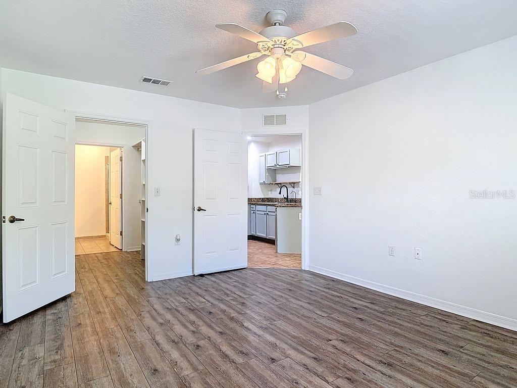 PALM POINTE 1 - Residential