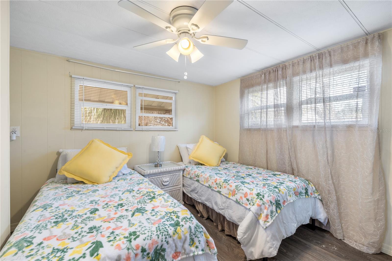 OAKS ROYAL MOBILE HOME SUB - Residential