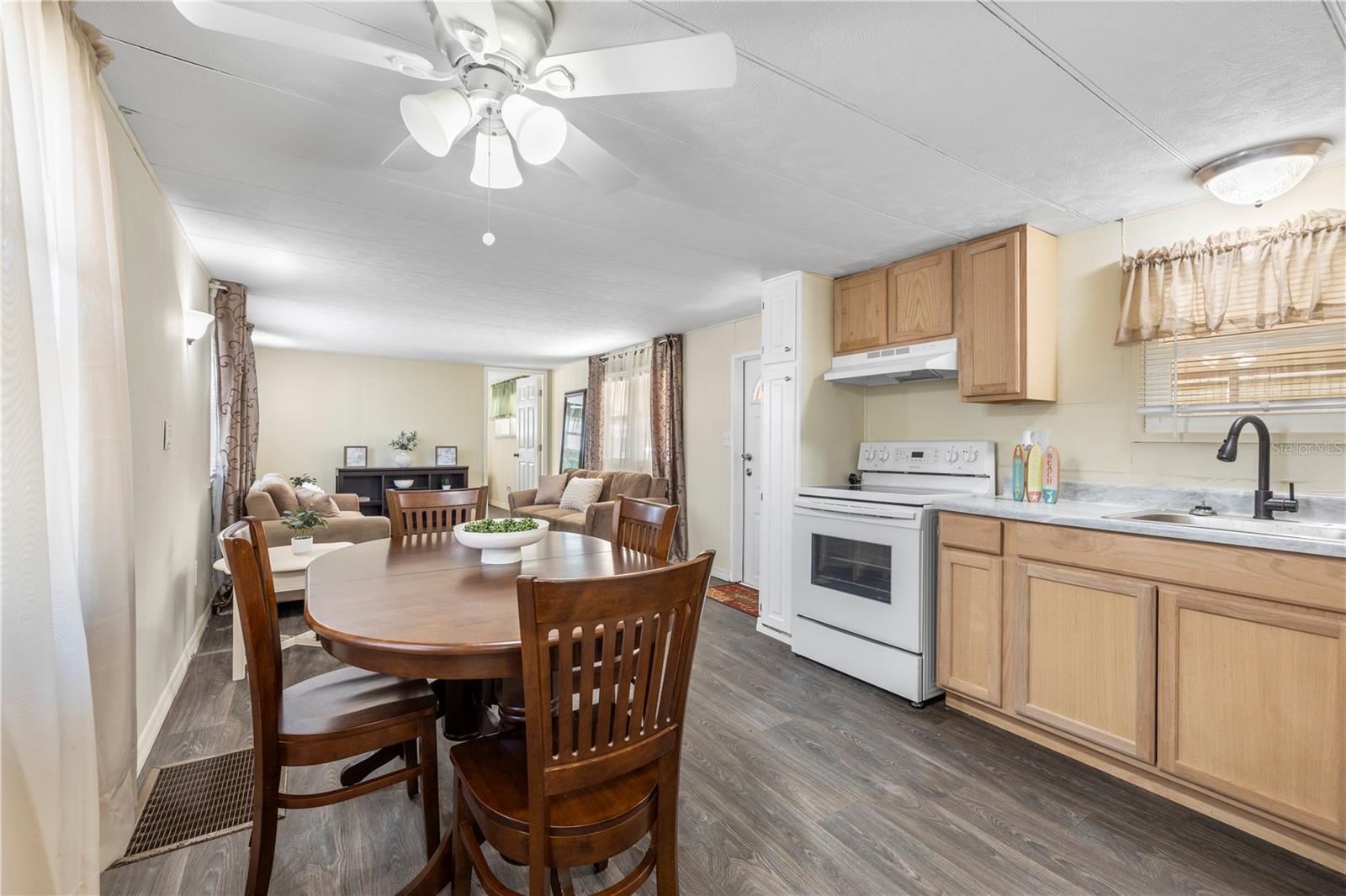 OAKS ROYAL MOBILE HOME SUB - Residential