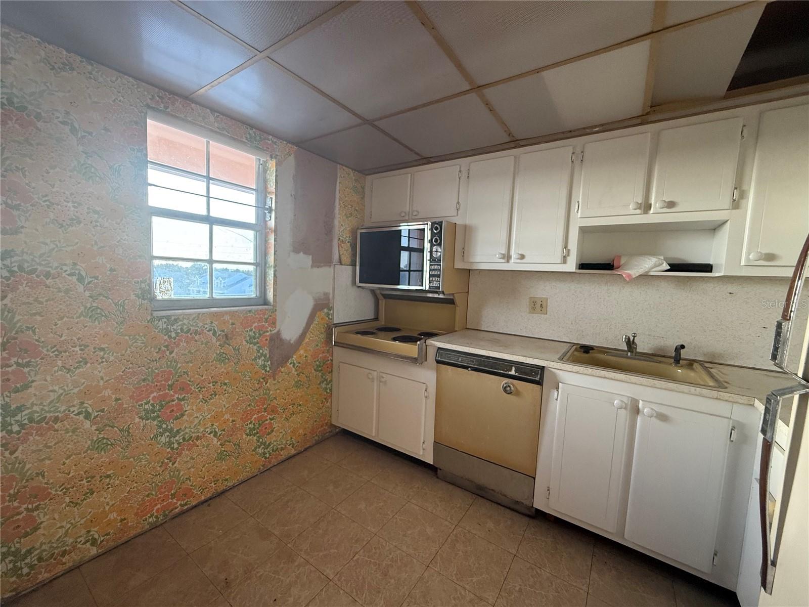 CROSSWINDS COLONY ONE CONDO - Residential