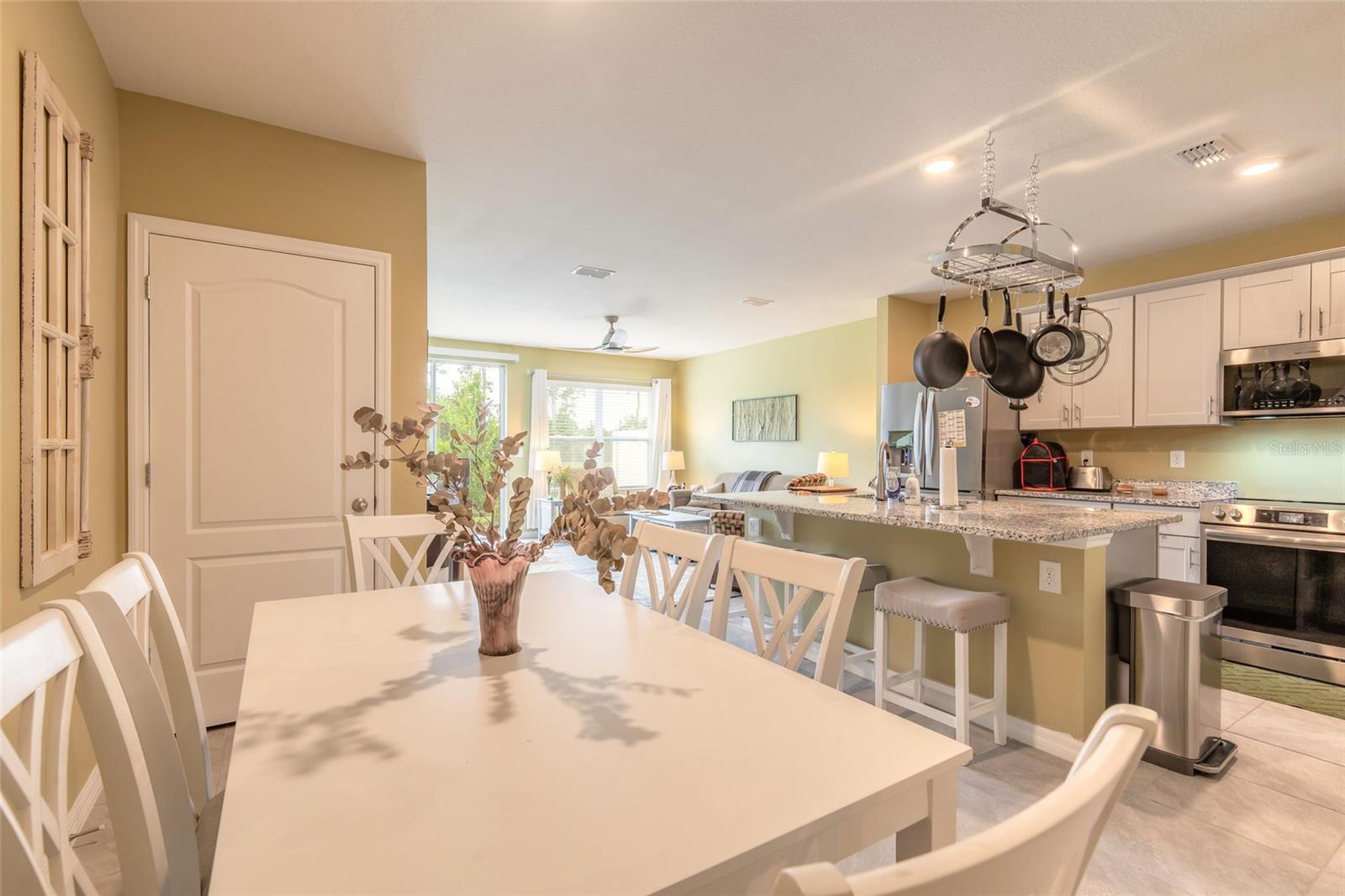 84 BELLA LAGO CIRCLE