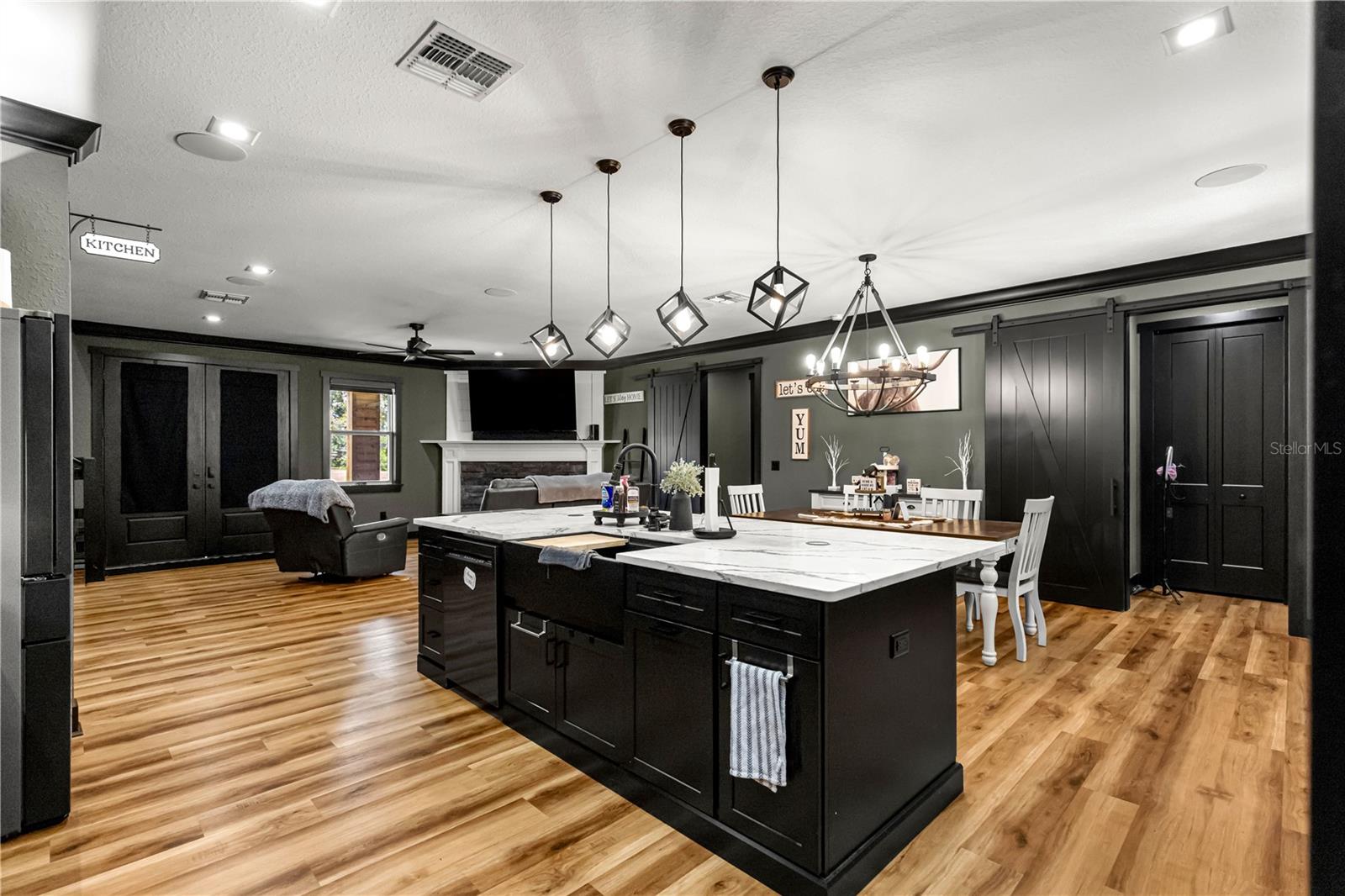 MANOR HILL ESTATE - Residential