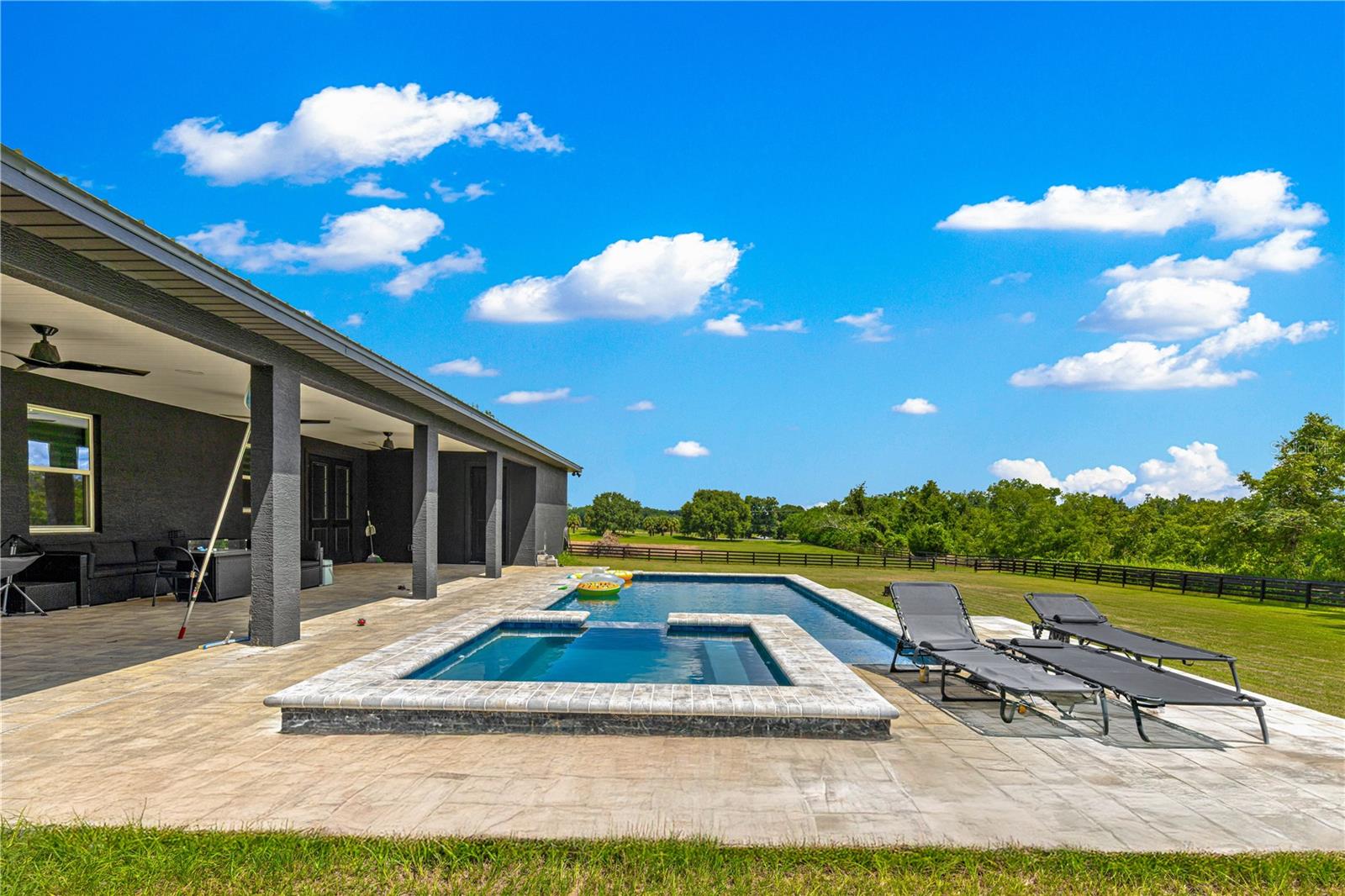 MANOR HILL ESTATE - Residential