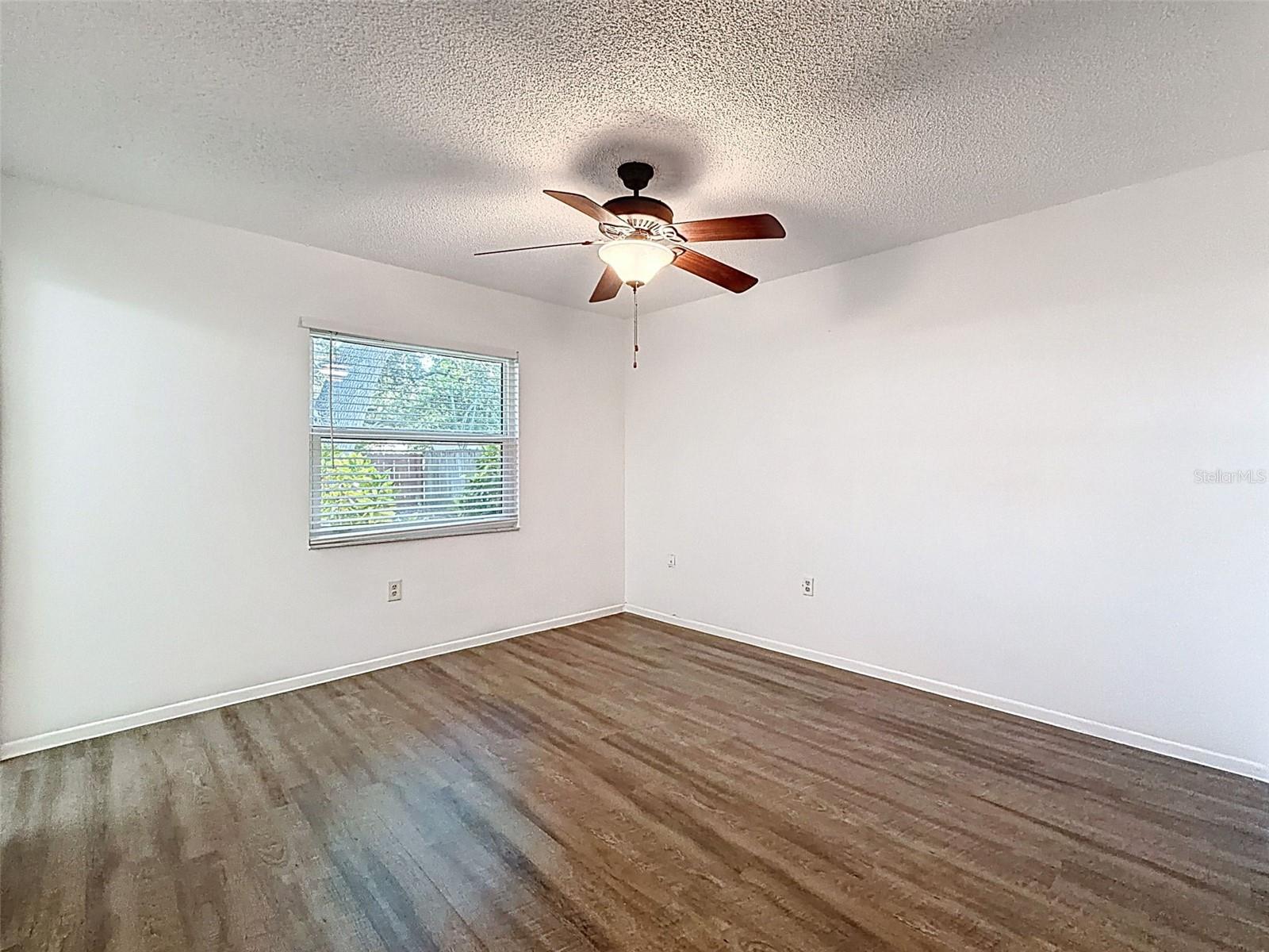 PALM LAKE - Residential