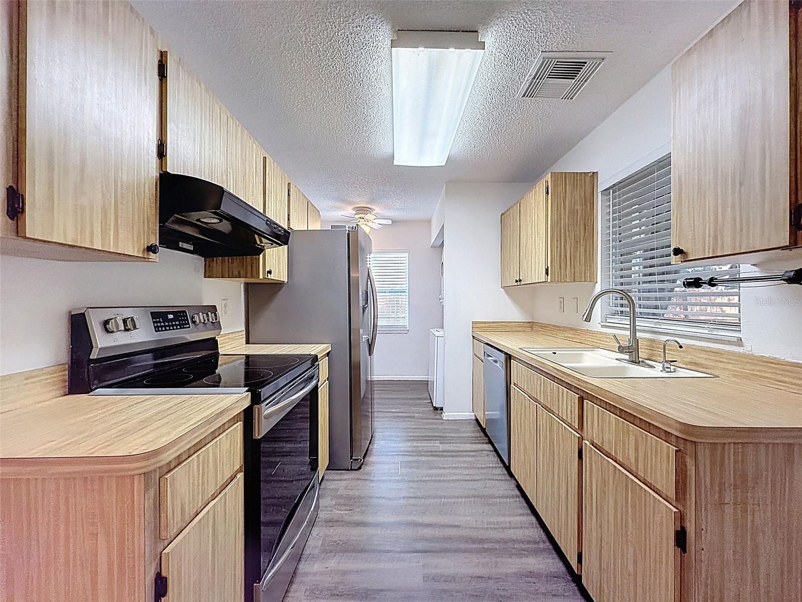 PALM LAKE - Residential