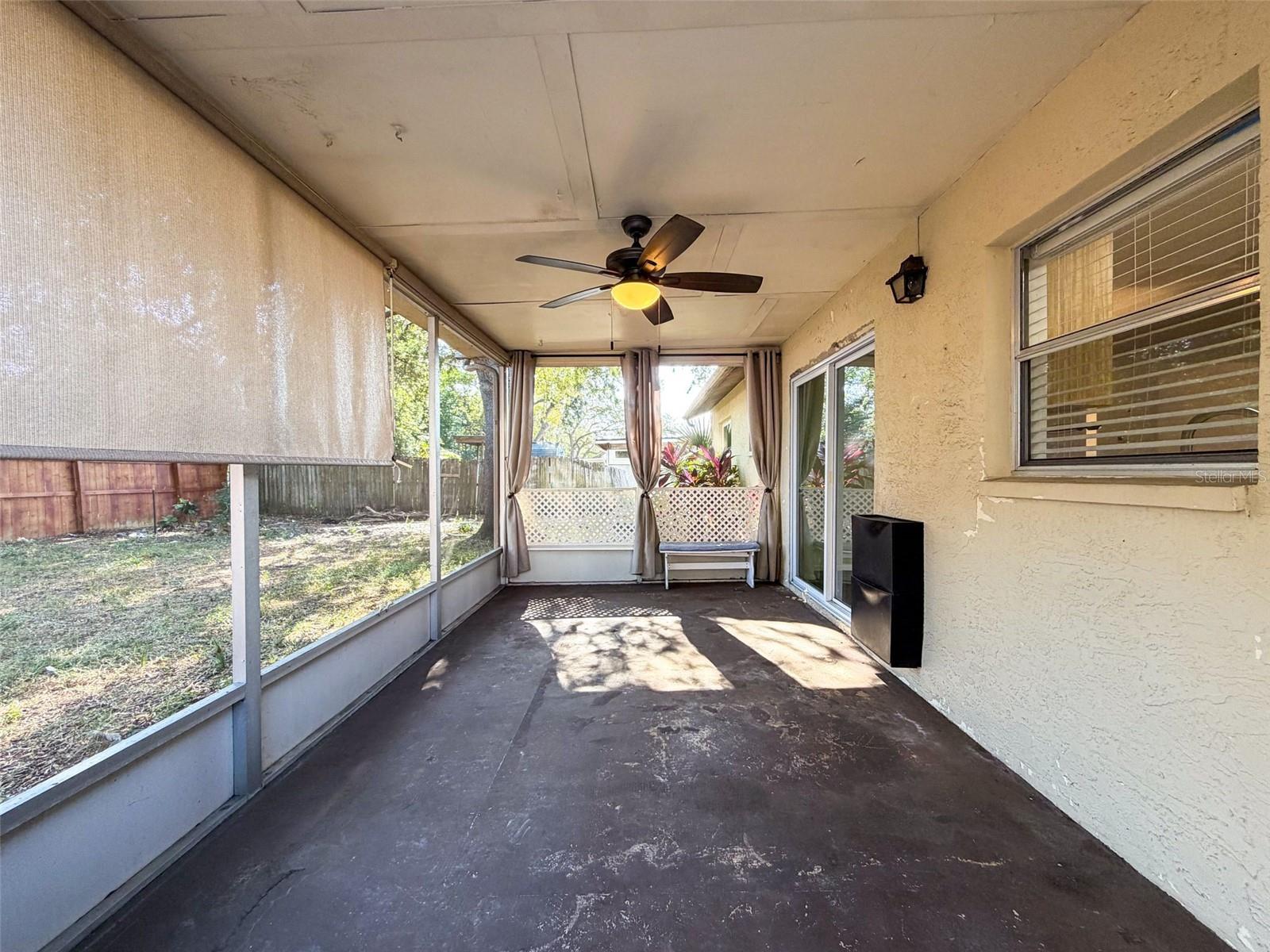 PALM LAKE - Residential