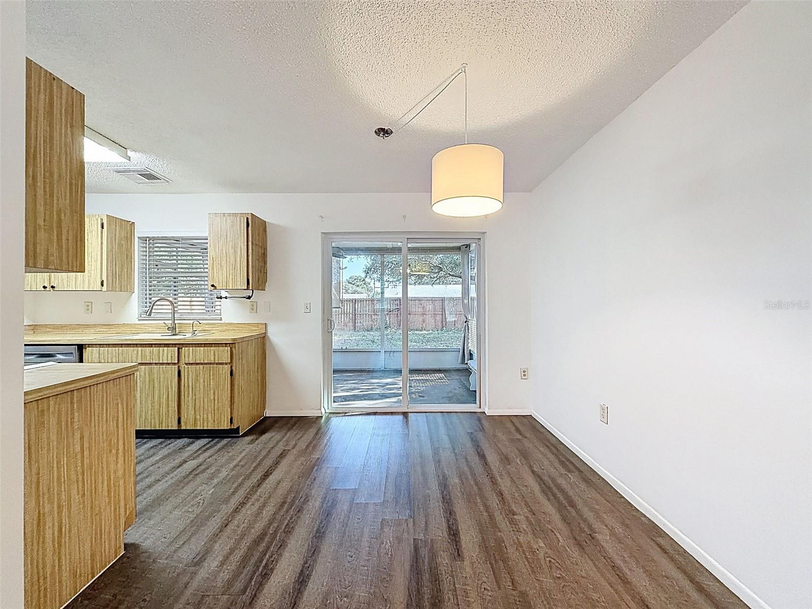 PALM LAKE - Residential