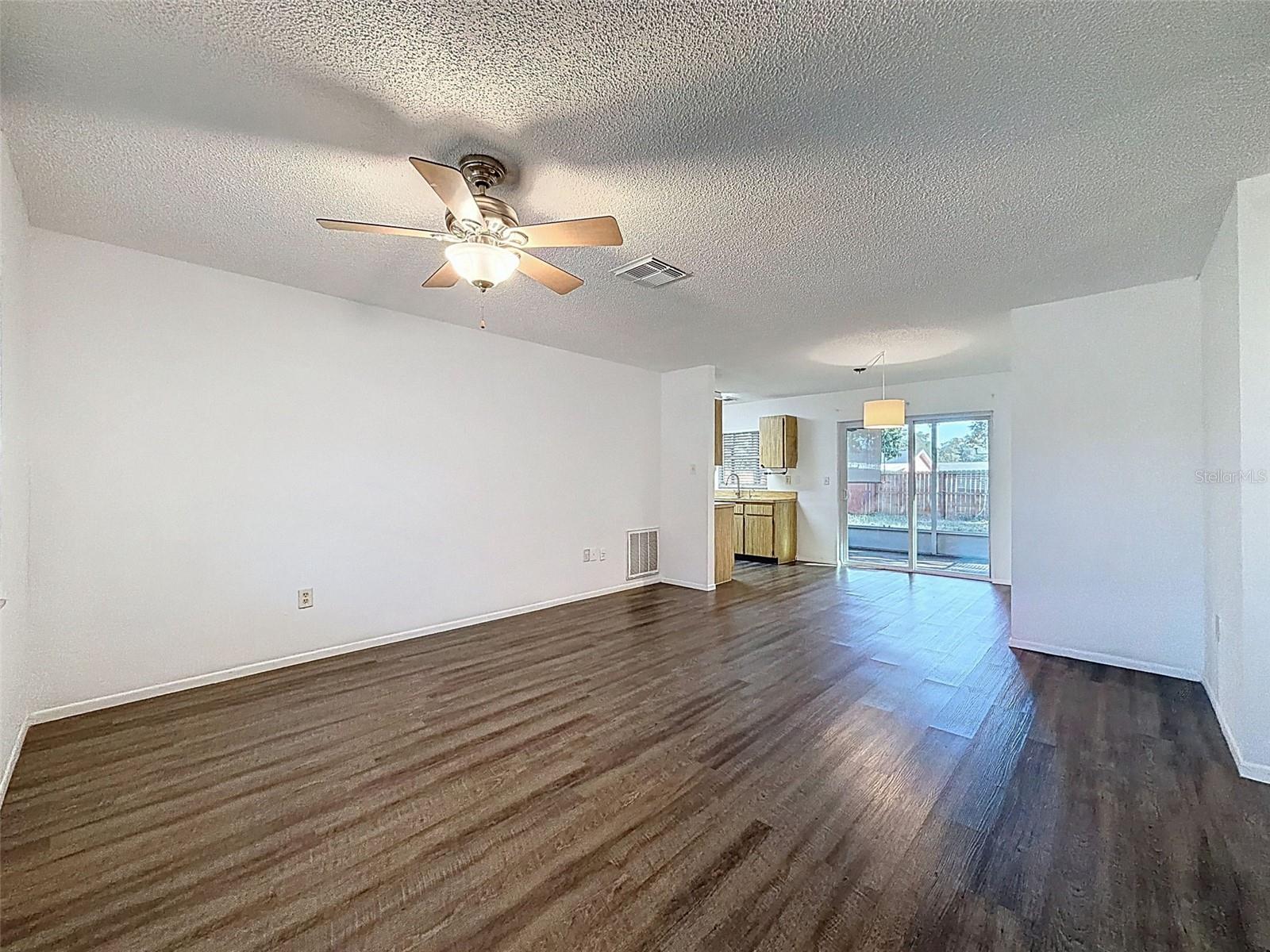 PALM LAKE - Residential