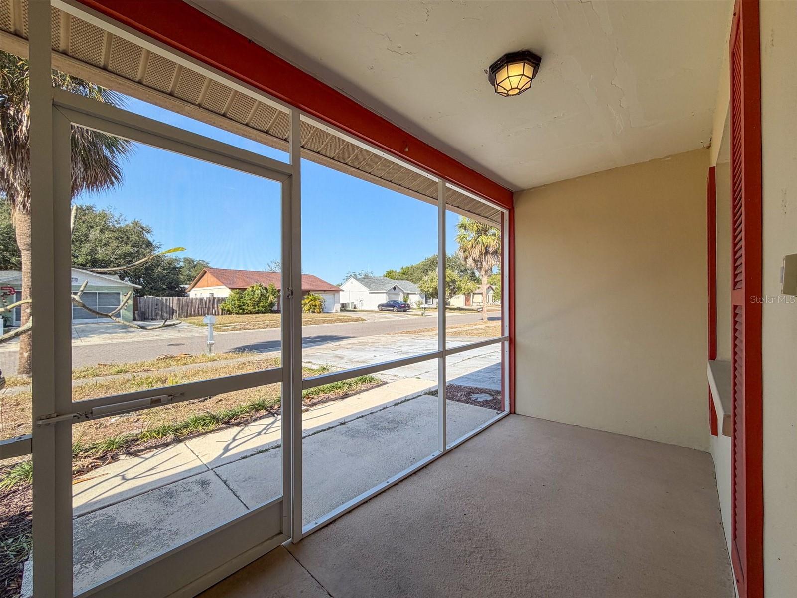 PALM LAKE - Residential