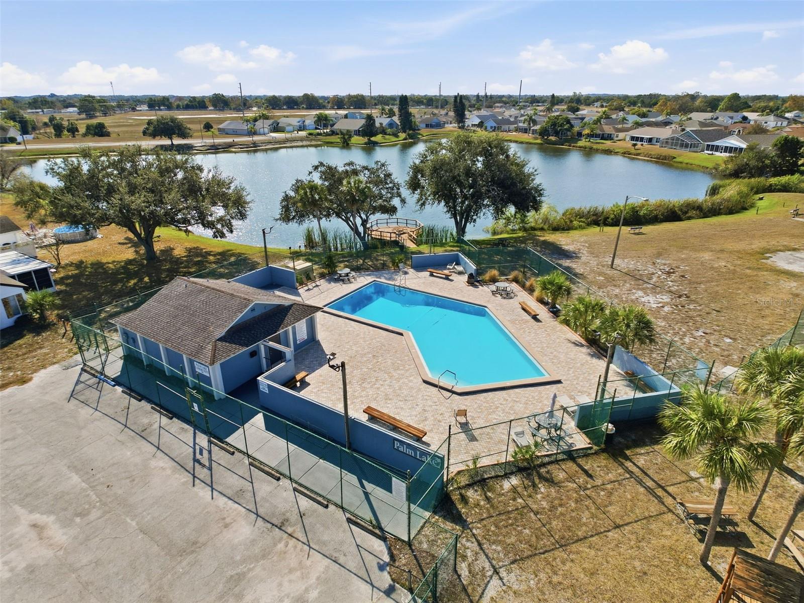 PALM LAKE - Residential