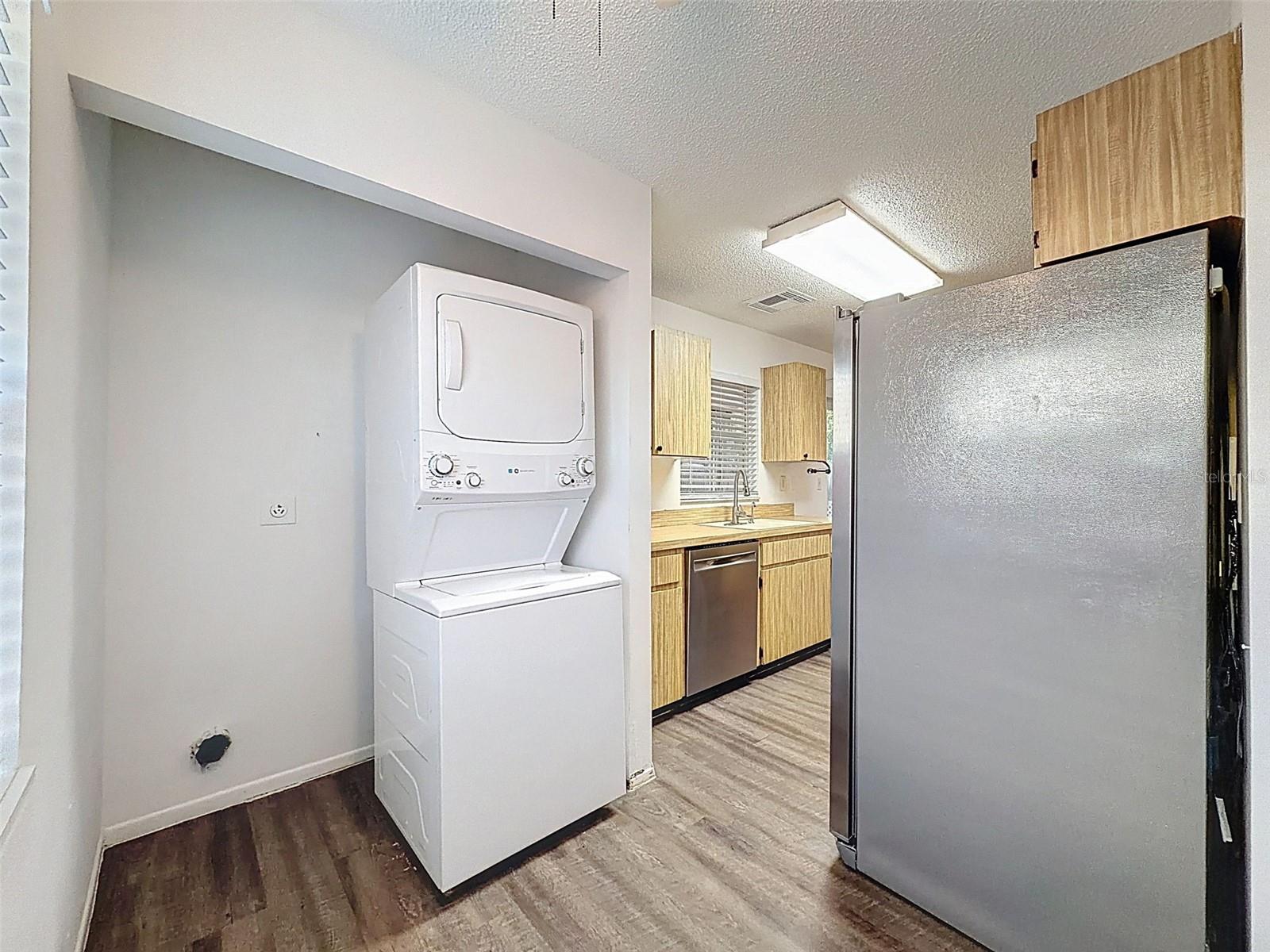 PALM LAKE - Residential