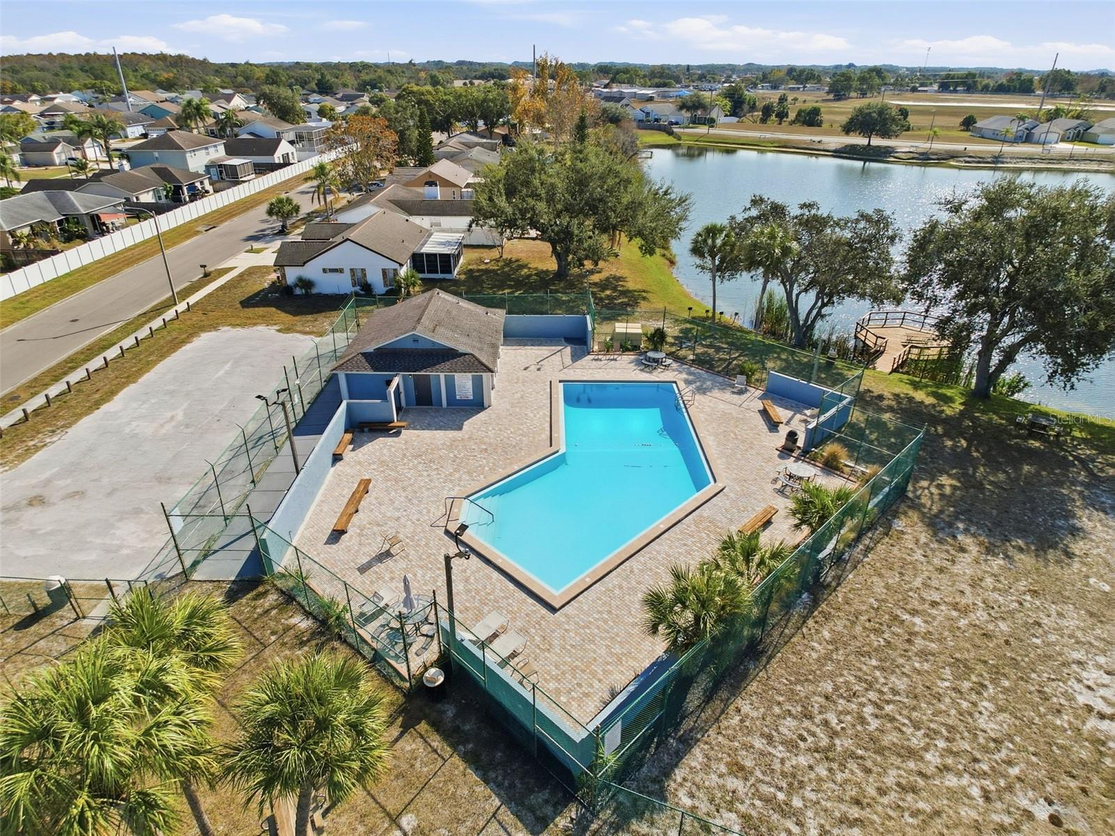 PALM LAKE - Residential