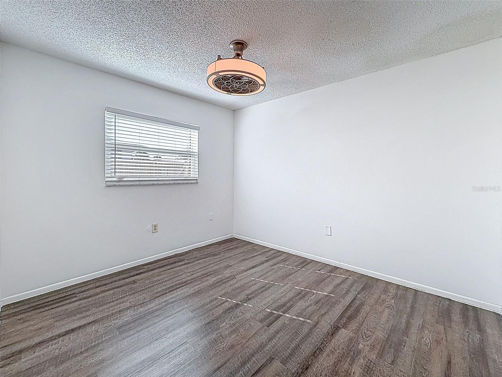 PALM LAKE - Residential