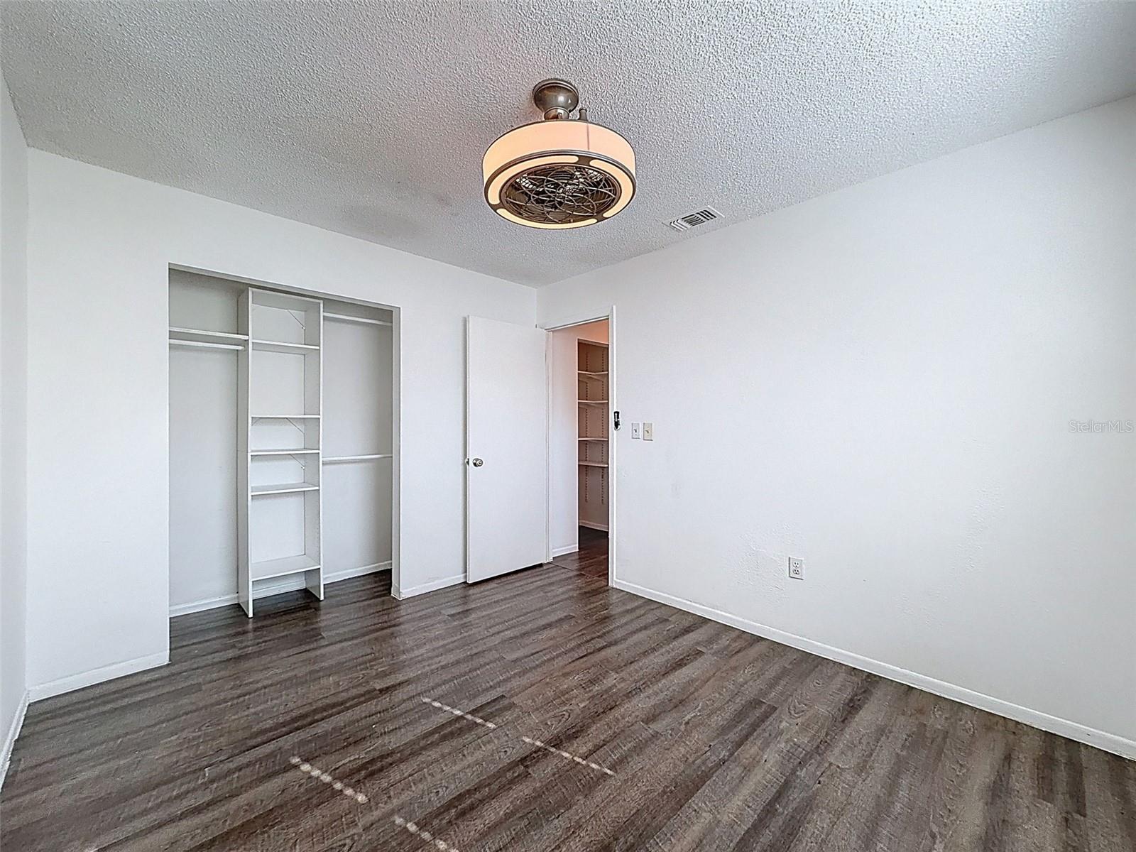 PALM LAKE - Residential