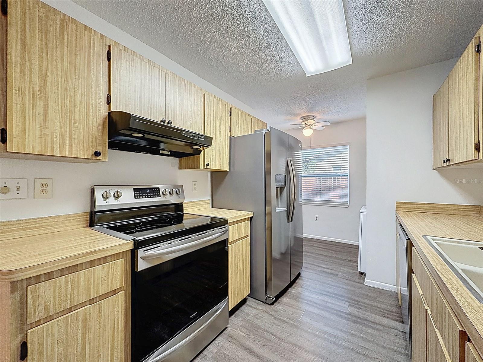 PALM LAKE - Residential