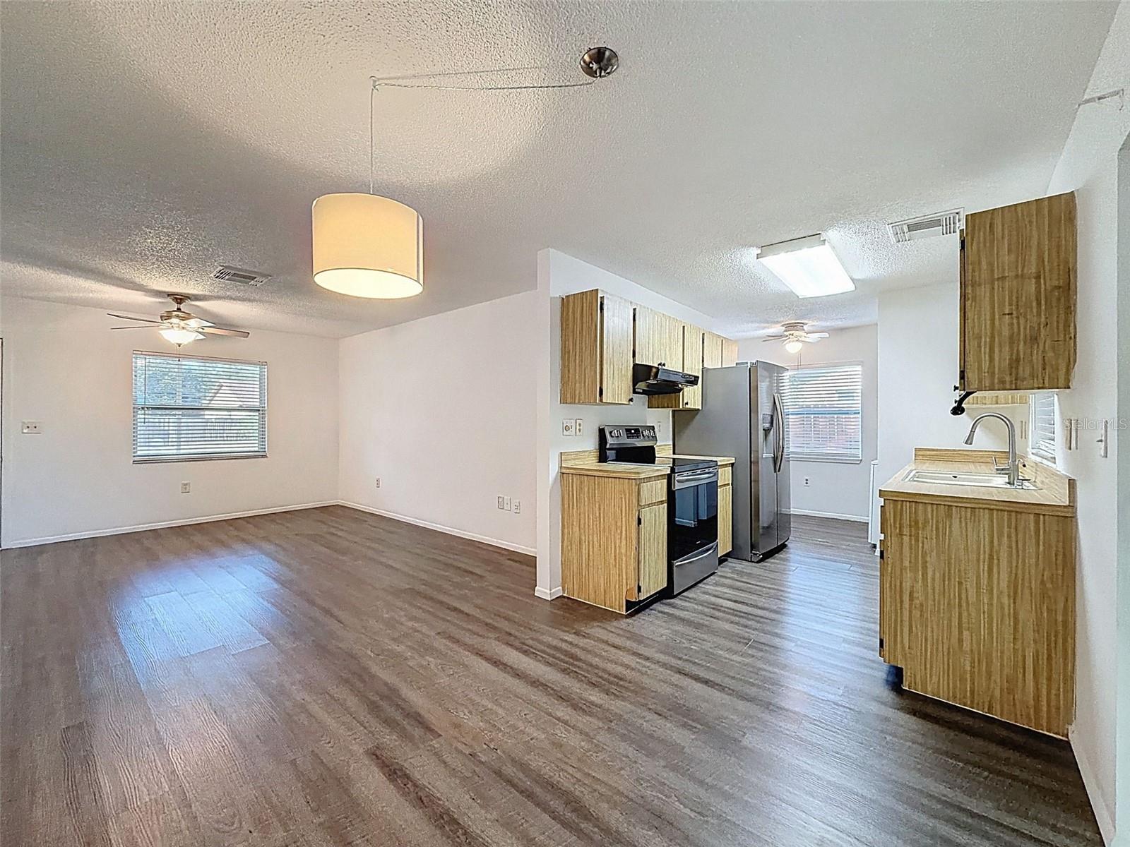 PALM LAKE - Residential