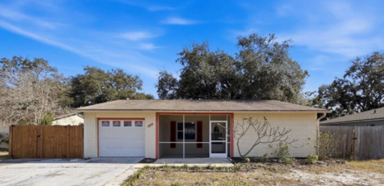 PALM LAKE - Residential