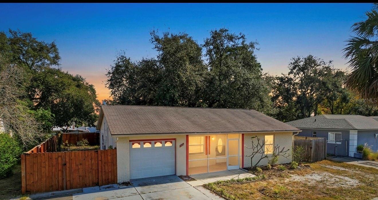 PALM LAKE - Residential