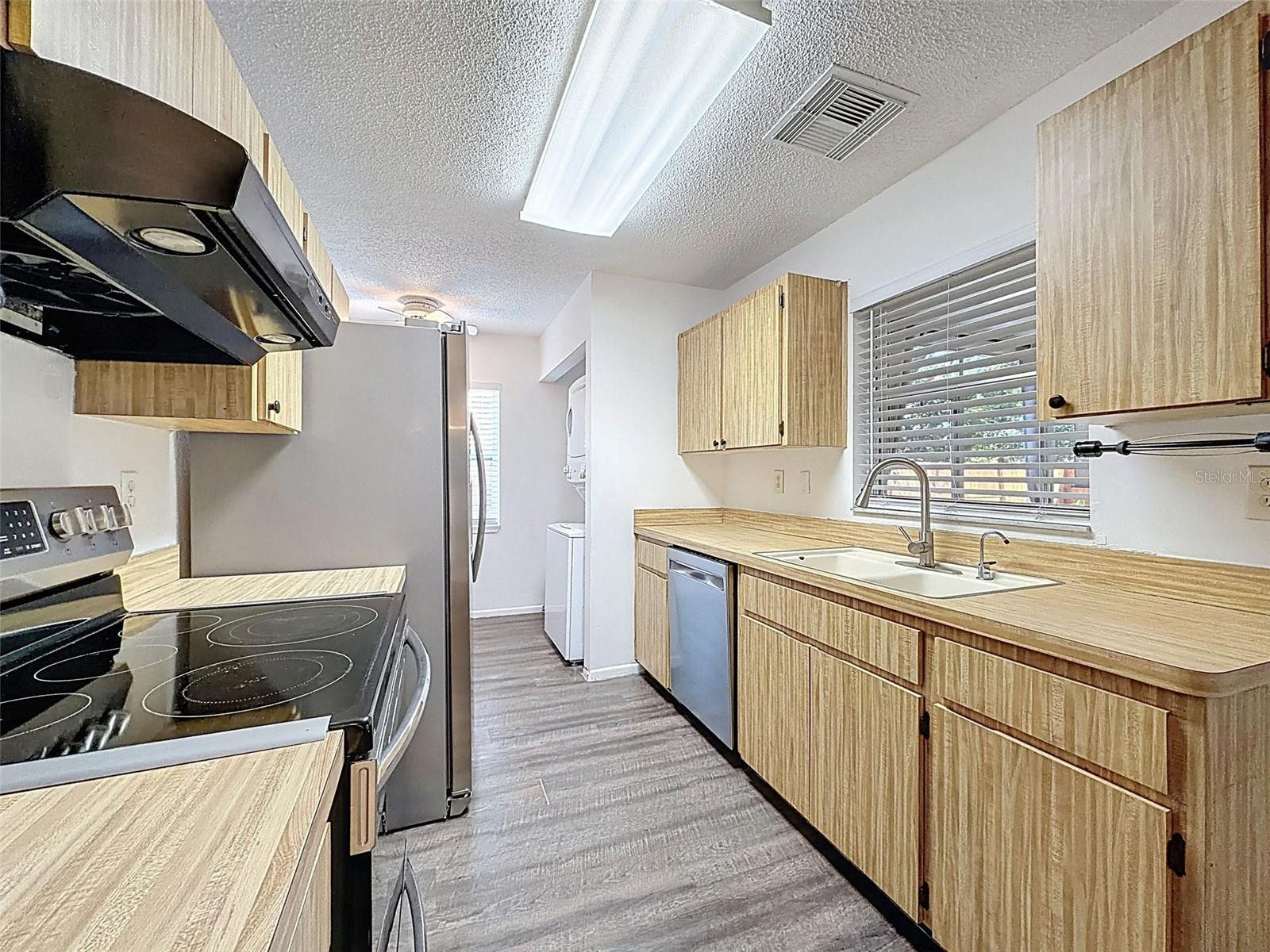 PALM LAKE - Residential