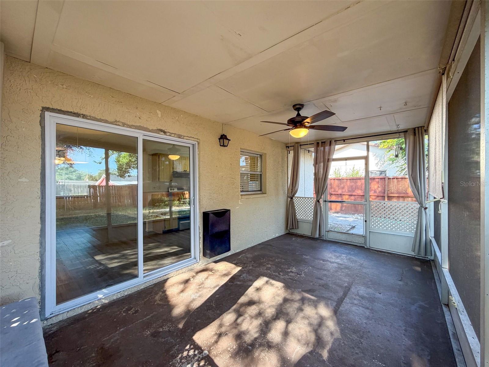 PALM LAKE - Residential