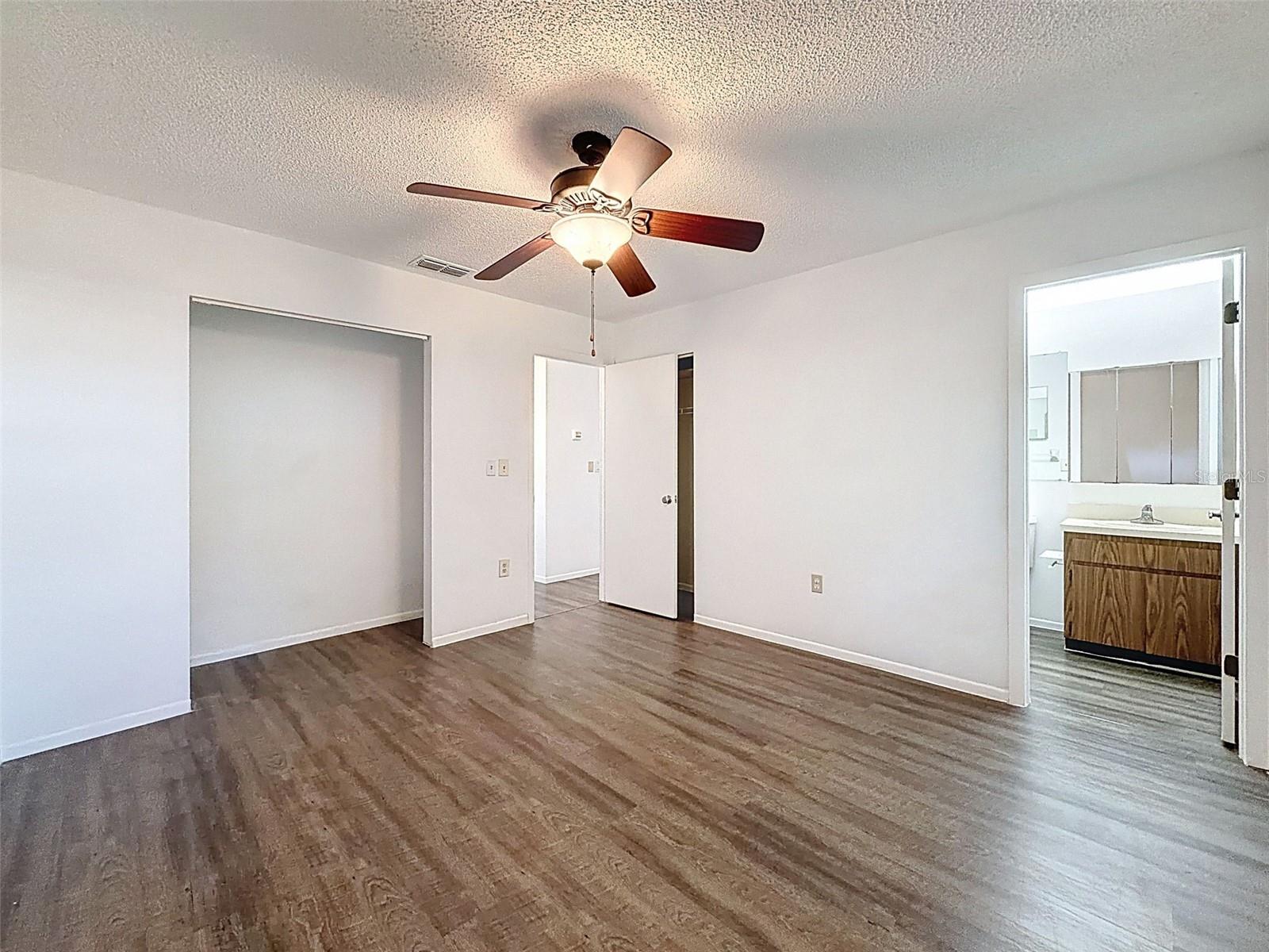 PALM LAKE - Residential