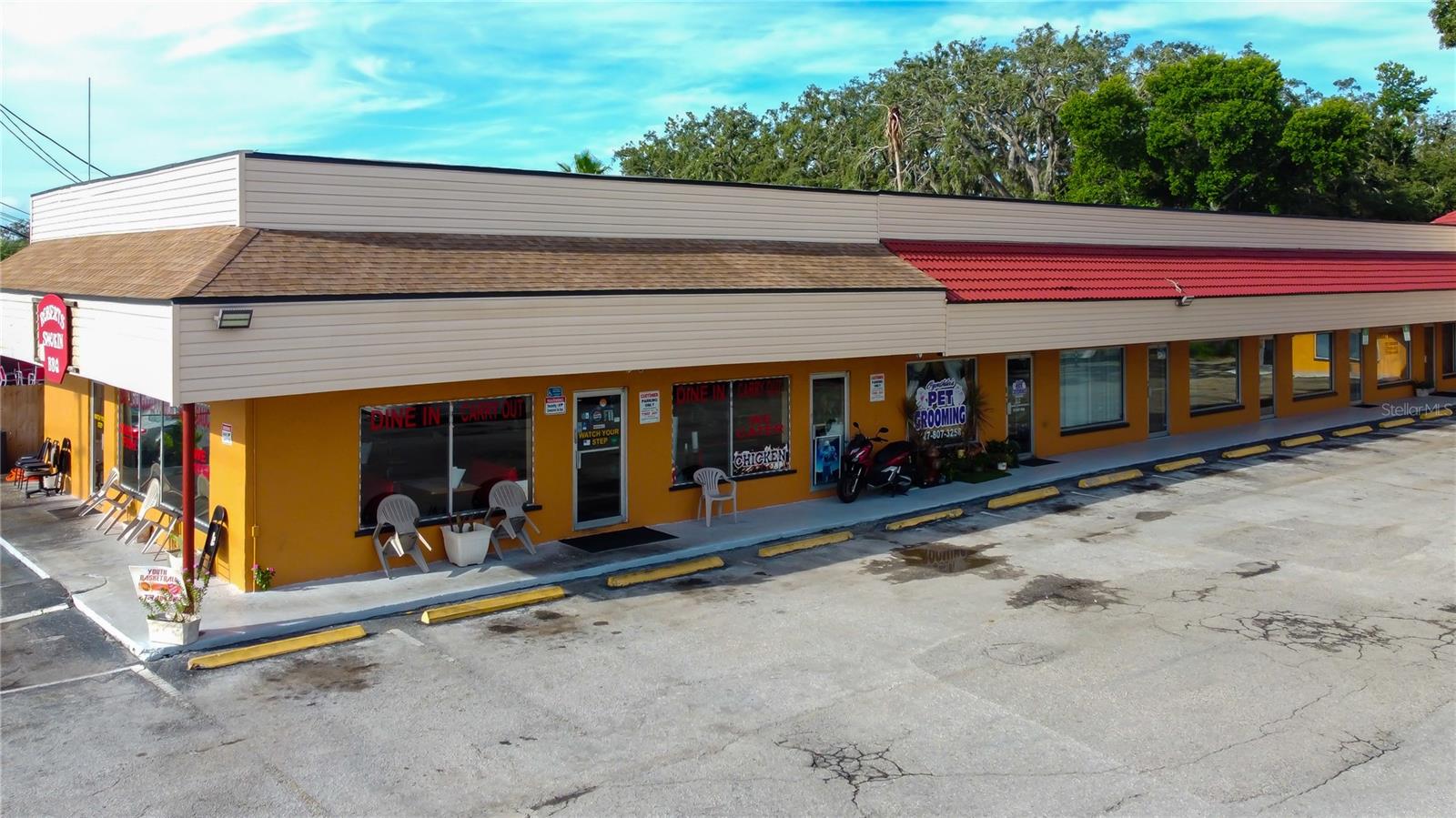 Commercial Lease – High Visibility on US Hwy 19, Holiday, FL
Retail/office space on busy US Highway 19. Excellent visibility signage and storefront appeal!
This unit Well maintained, landlord open to build-out options and 8+ dedicated spaces.
Other units (5 & 6) are also available for lease. The property features a strong tenant mix including pet grooming, internet café, beauty salon, and restaurant.
Call today to schedule a showing!