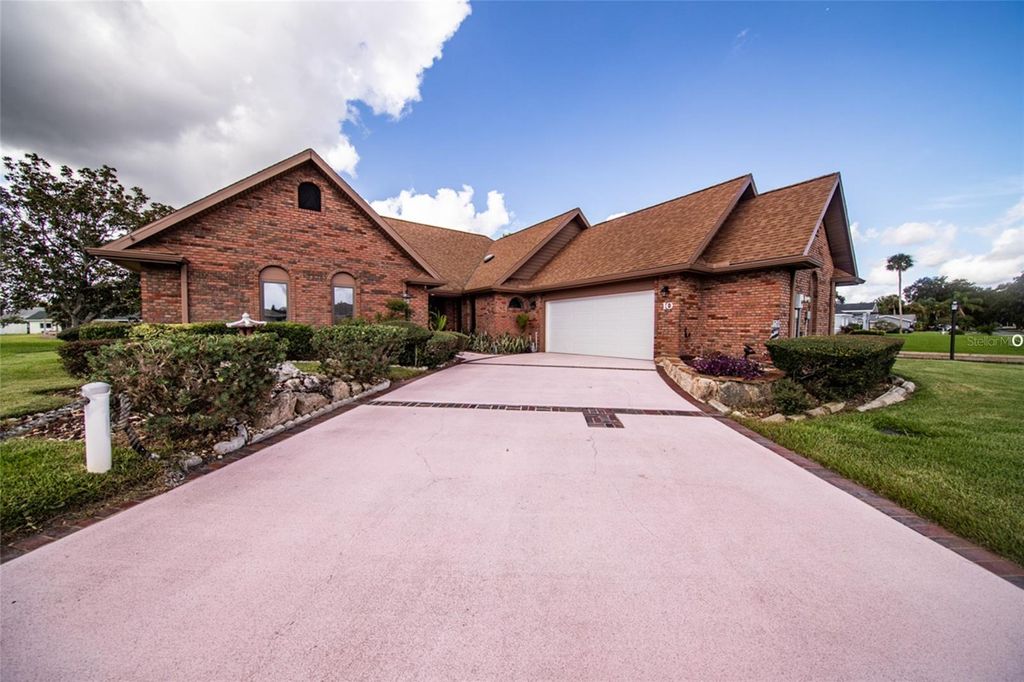 Photo of 10 Castle Court, Palm Coast, FL 32137 (MLS # FC311912)