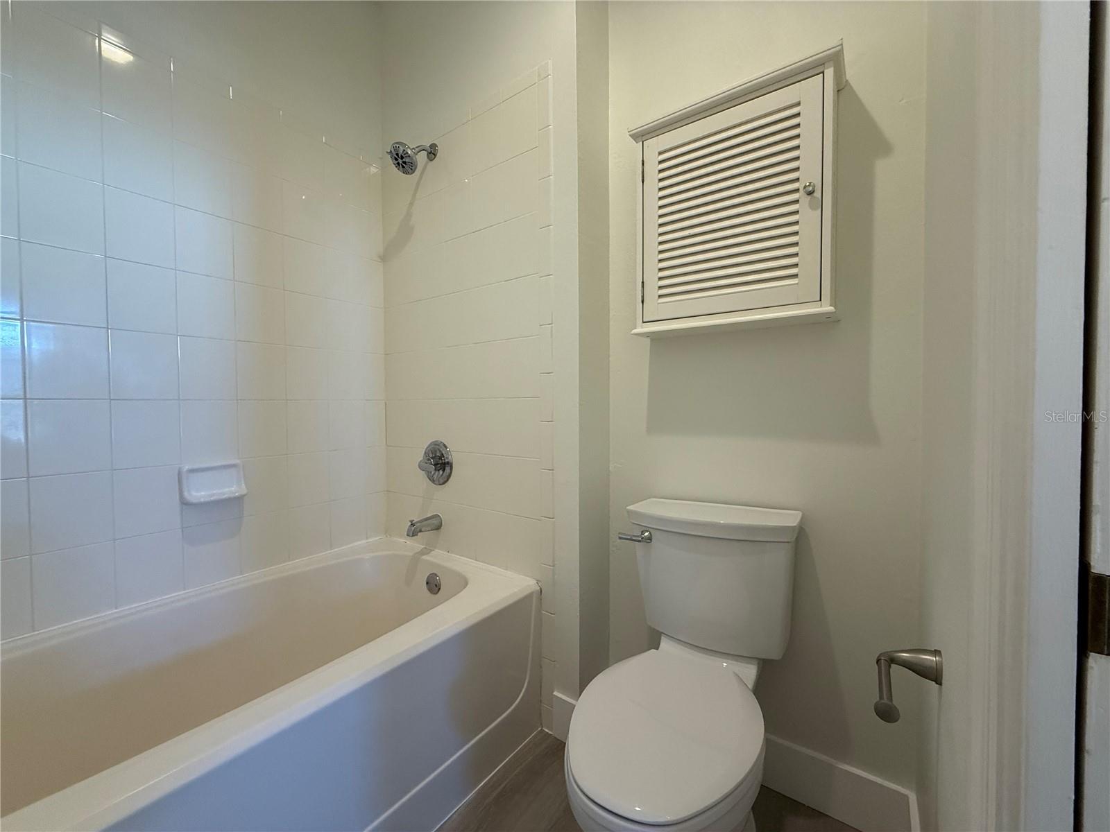 VILLAS OF TOSCANA TWNHMS - Residential Lease