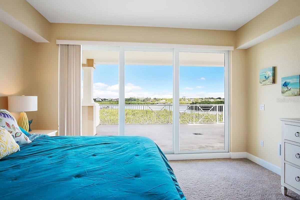DOLPHIN KEY CONDO - Residential