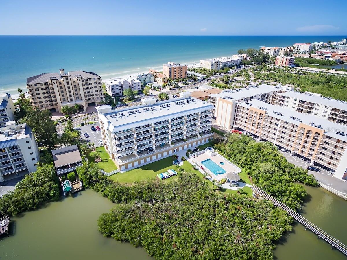 DOLPHIN KEY CONDO - Residential