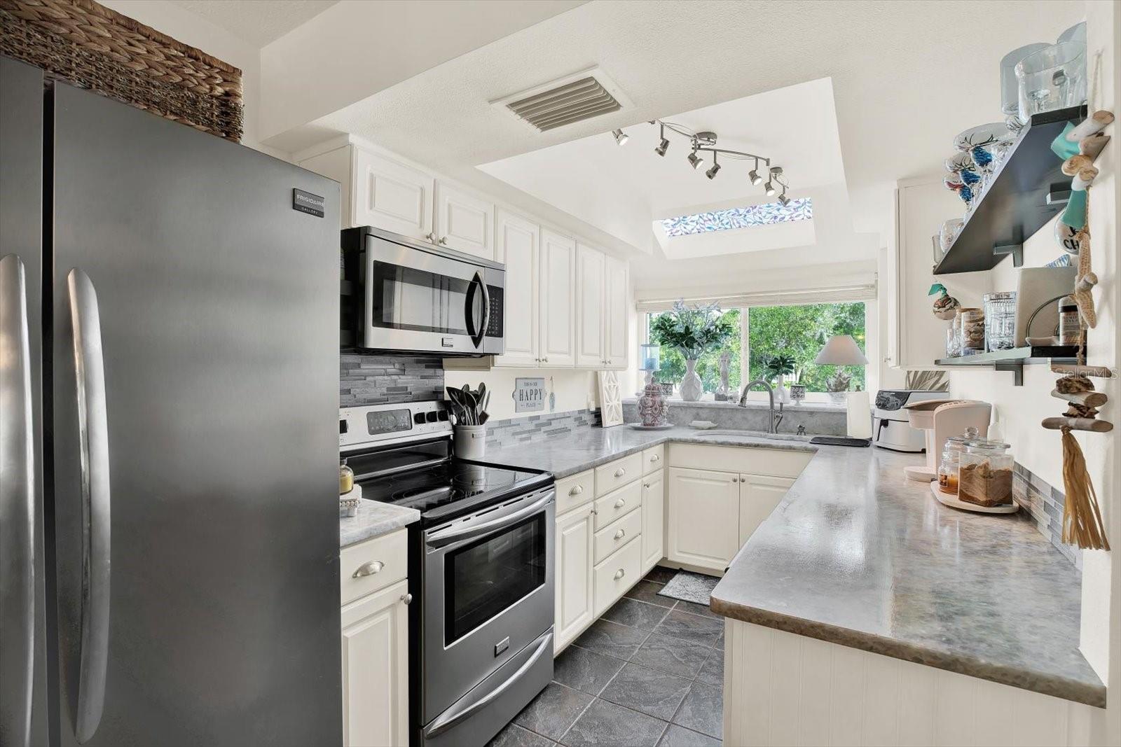 ISLAND CLUB OF TARPON - Residential