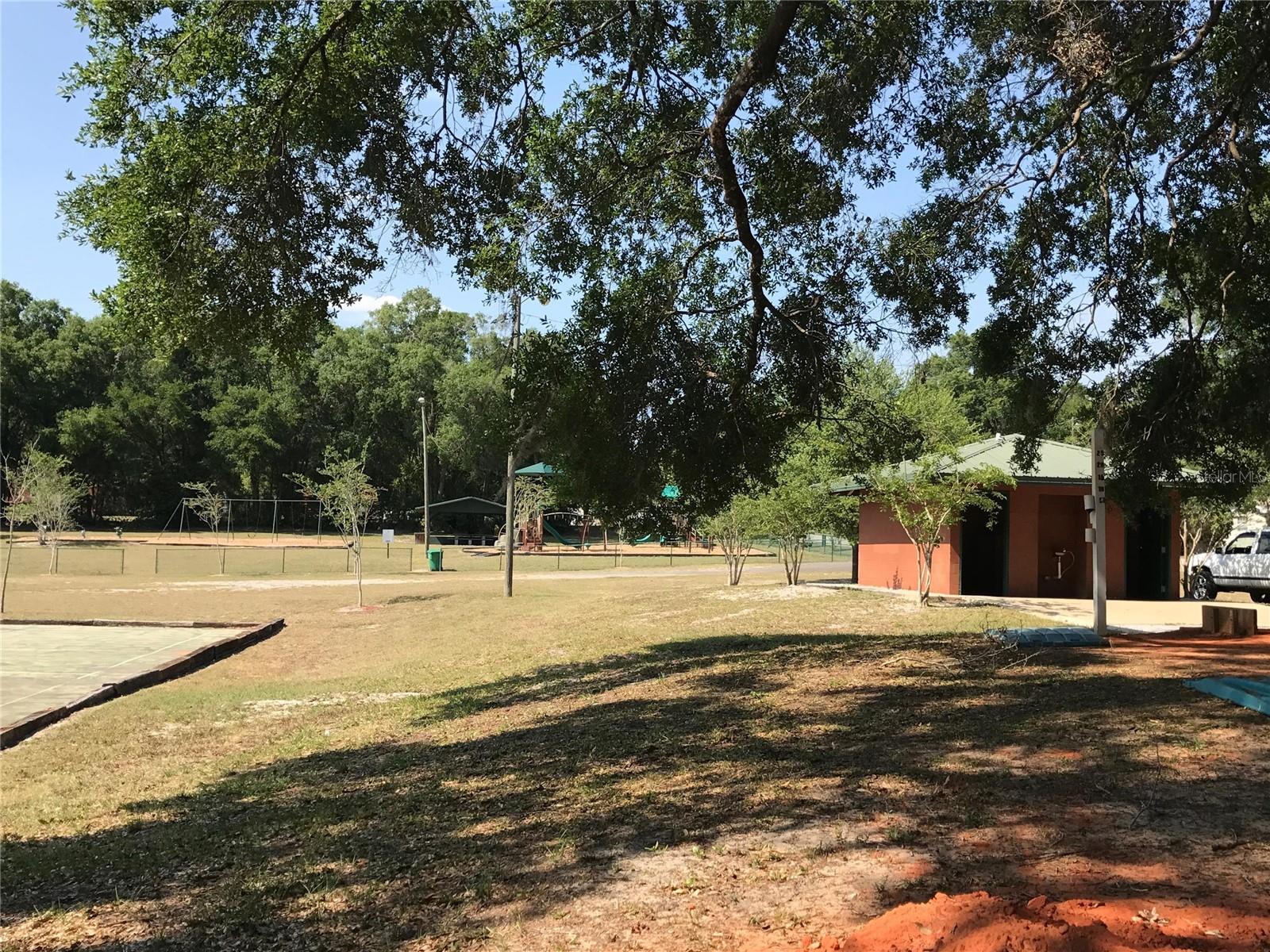 555 E VOORHIS AVENUE