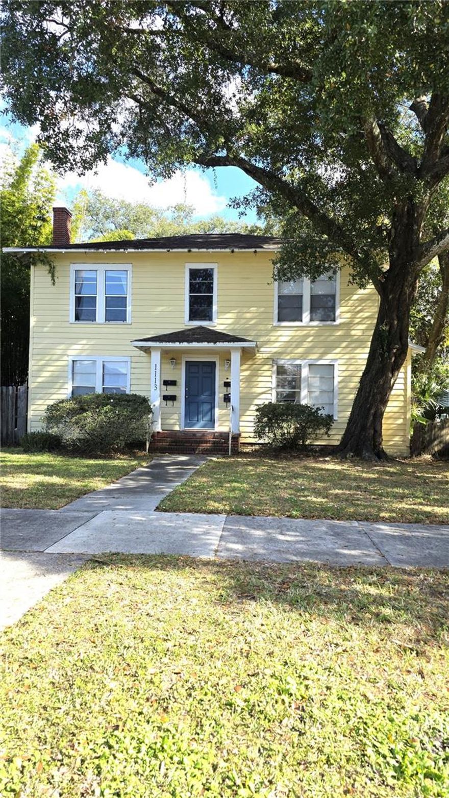 On beautiful Park Avenue in the Historic District of Sanford, just blocks away from parks, downtown restaurants, breweries and entertainment, Ft Mellon Park and Lake Monroe! 1 Bedroom/1 Bath apartment on first floor of 2 story quadraplex includes water/sewer, pest control- tenant pays electric and cable/internet. Renter's insurance required.