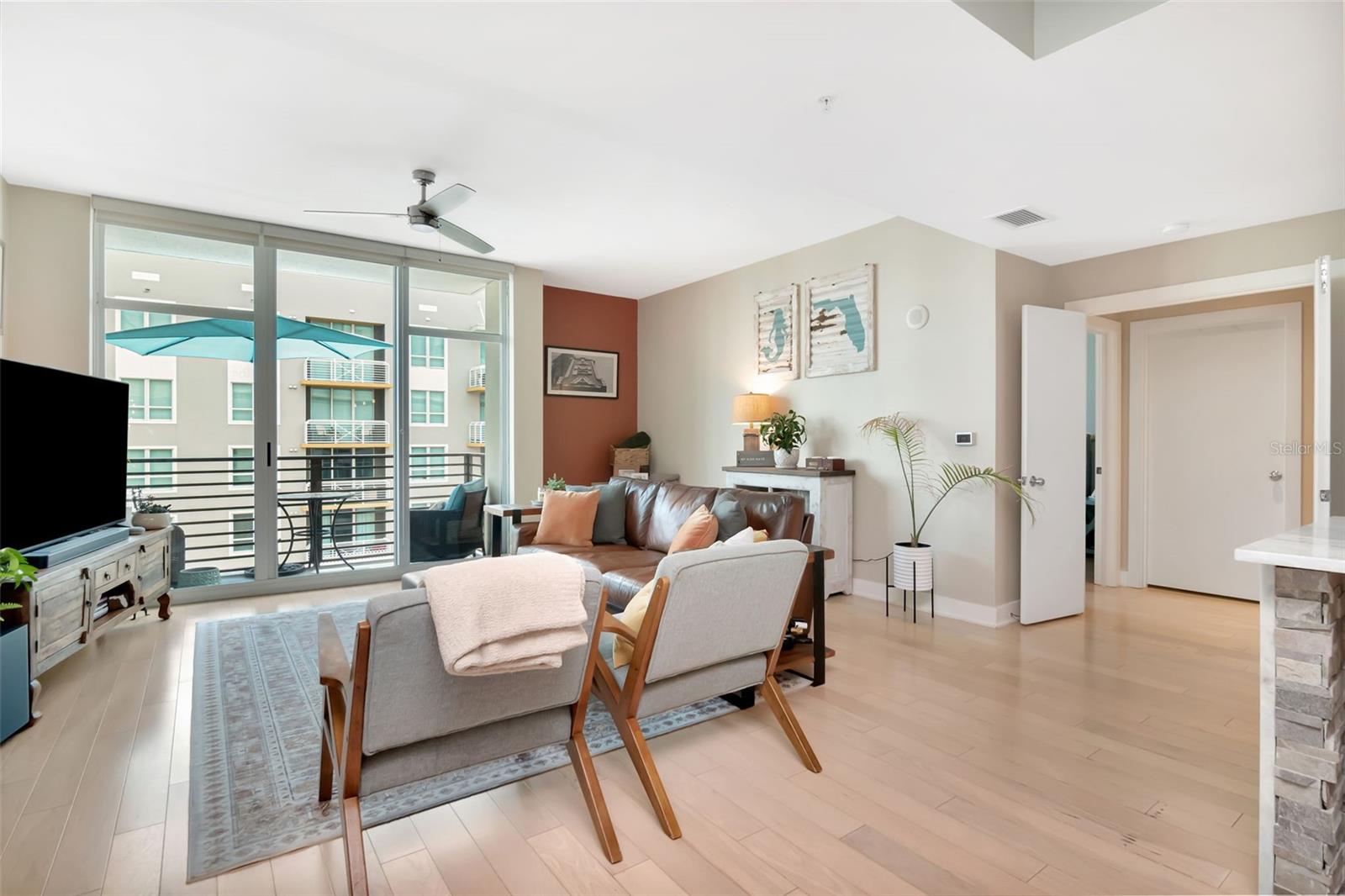 1120 E KENNEDY BOULEVARD 611