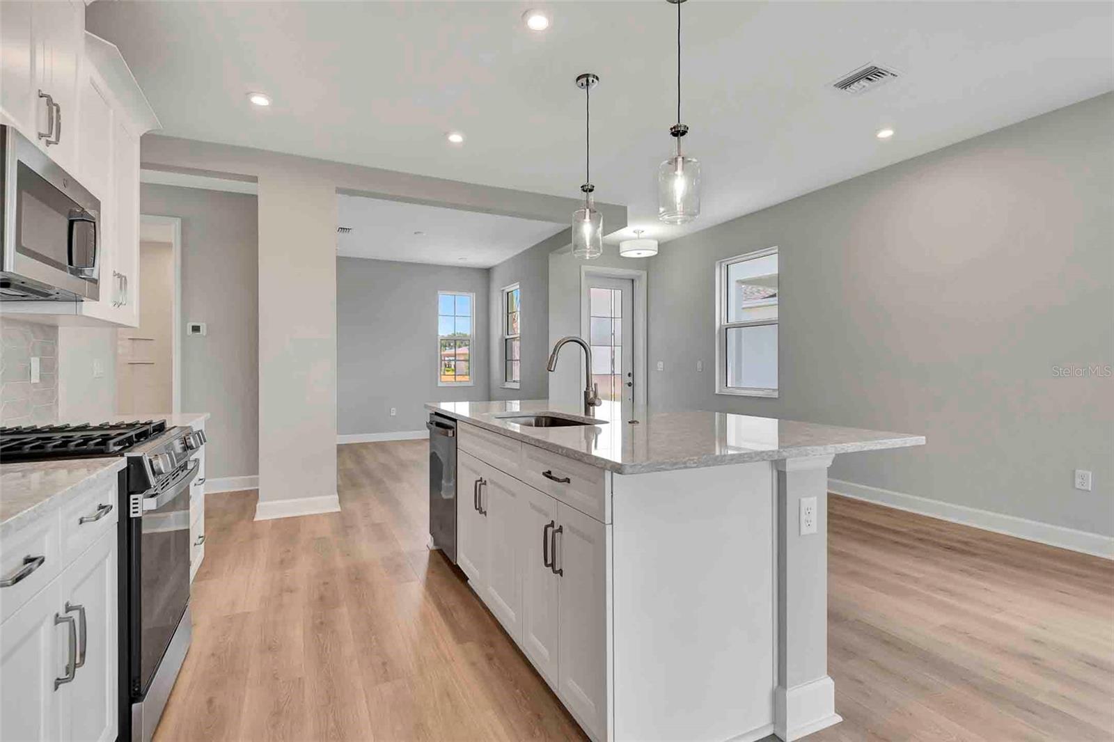 CRESSWIND AT LAKE HARRIS - Residential