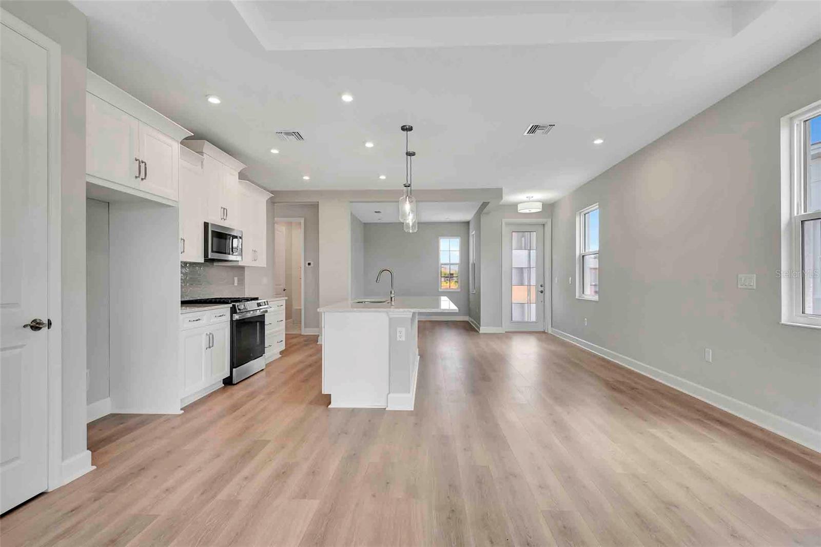 CRESSWIND AT LAKE HARRIS - Residential