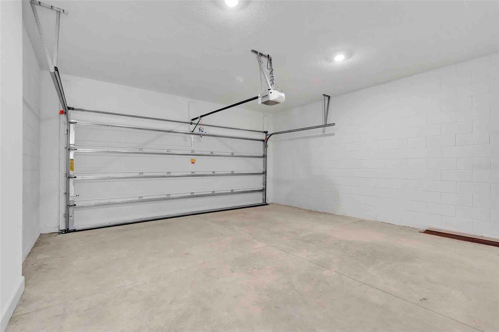 CRESSWIND AT LAKE HARRIS - Residential