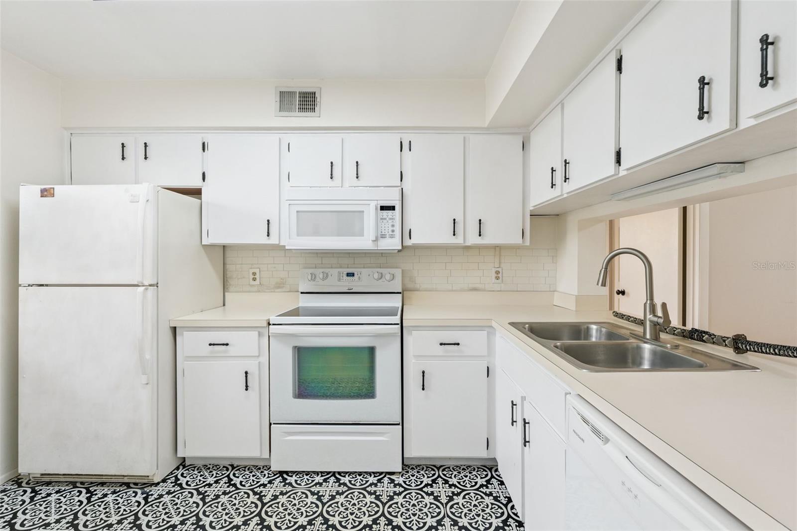 WILLOWPOINTE CONDO PH 01 - Residential