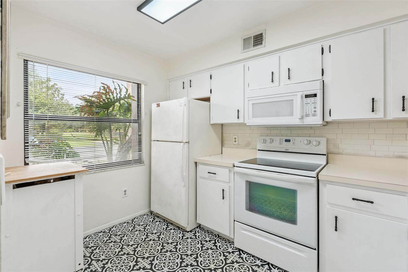 WILLOWPOINTE CONDO PH 01 - Residential