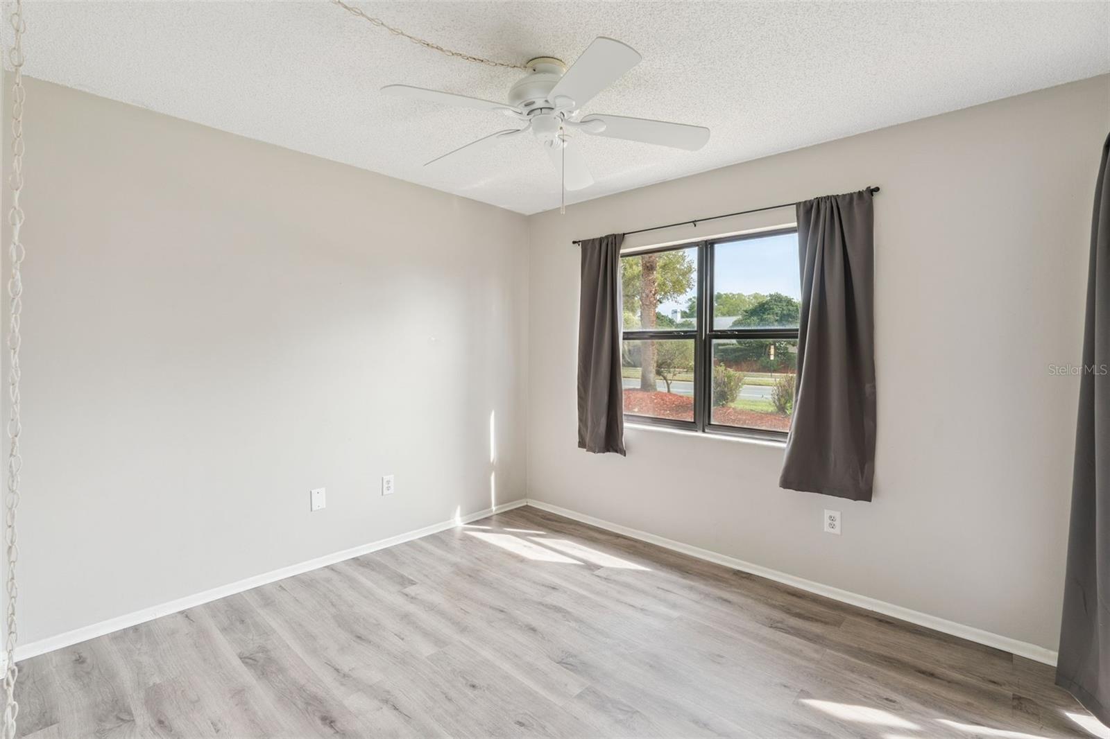 WILLOWPOINTE CONDO PH 01 - Residential