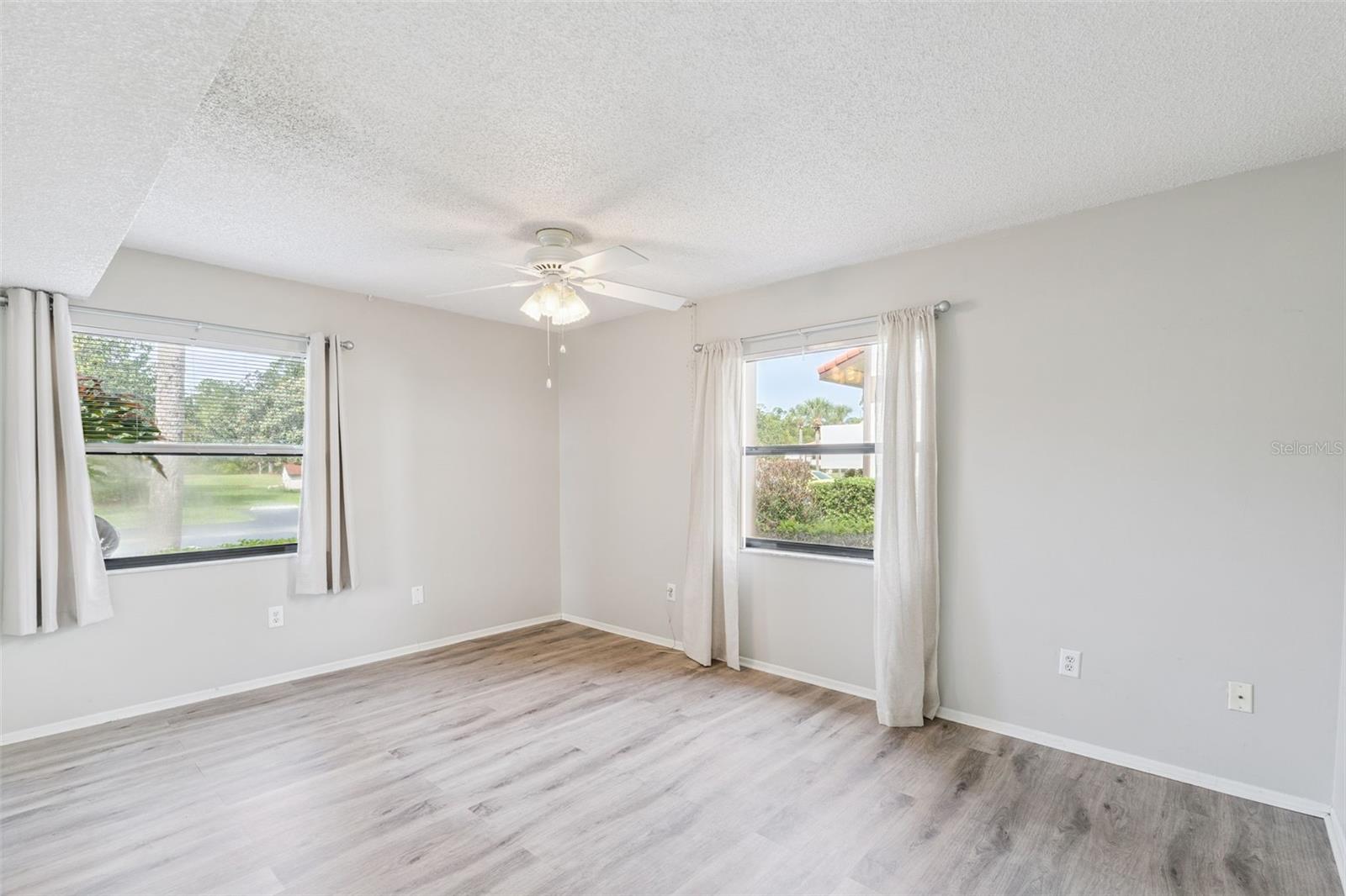 WILLOWPOINTE CONDO PH 01 - Residential