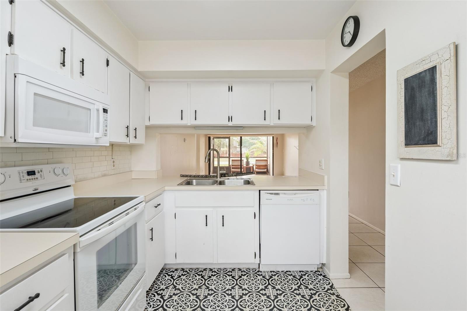 WILLOWPOINTE CONDO PH 01 - Residential