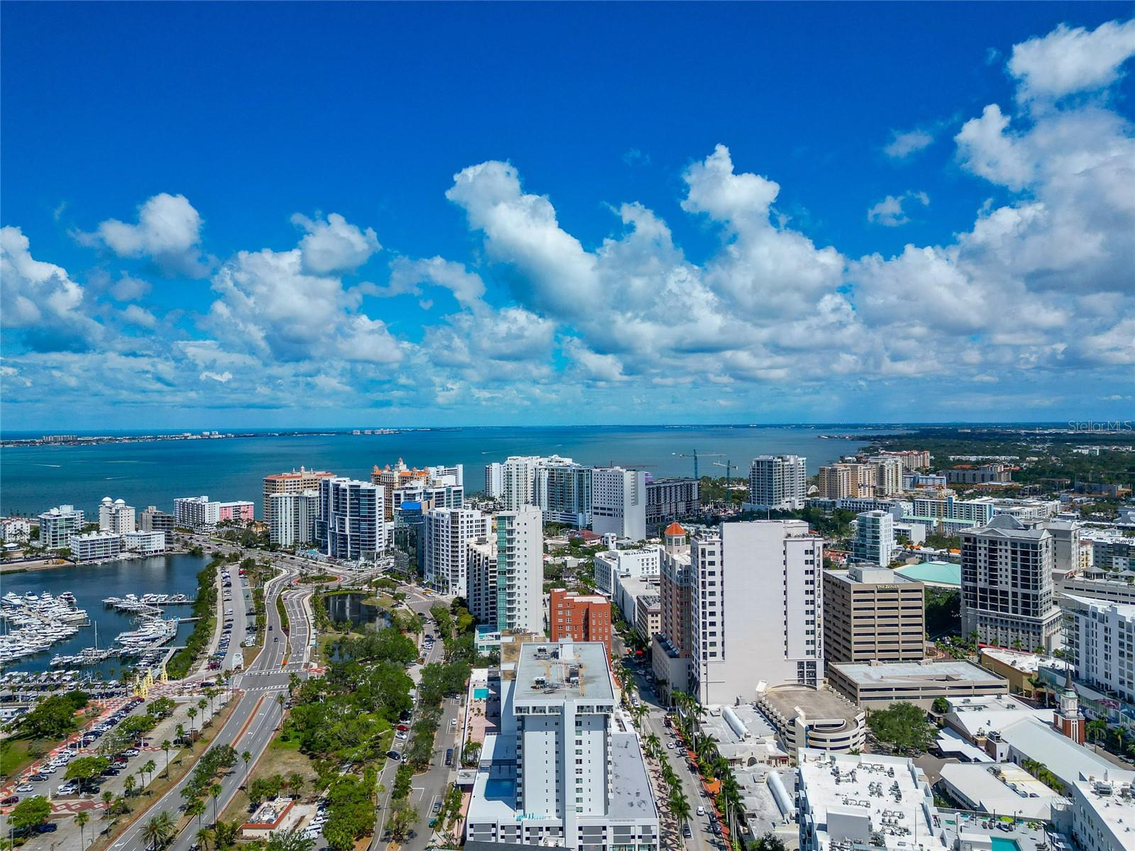 DOLPHIN TOWER - Residential