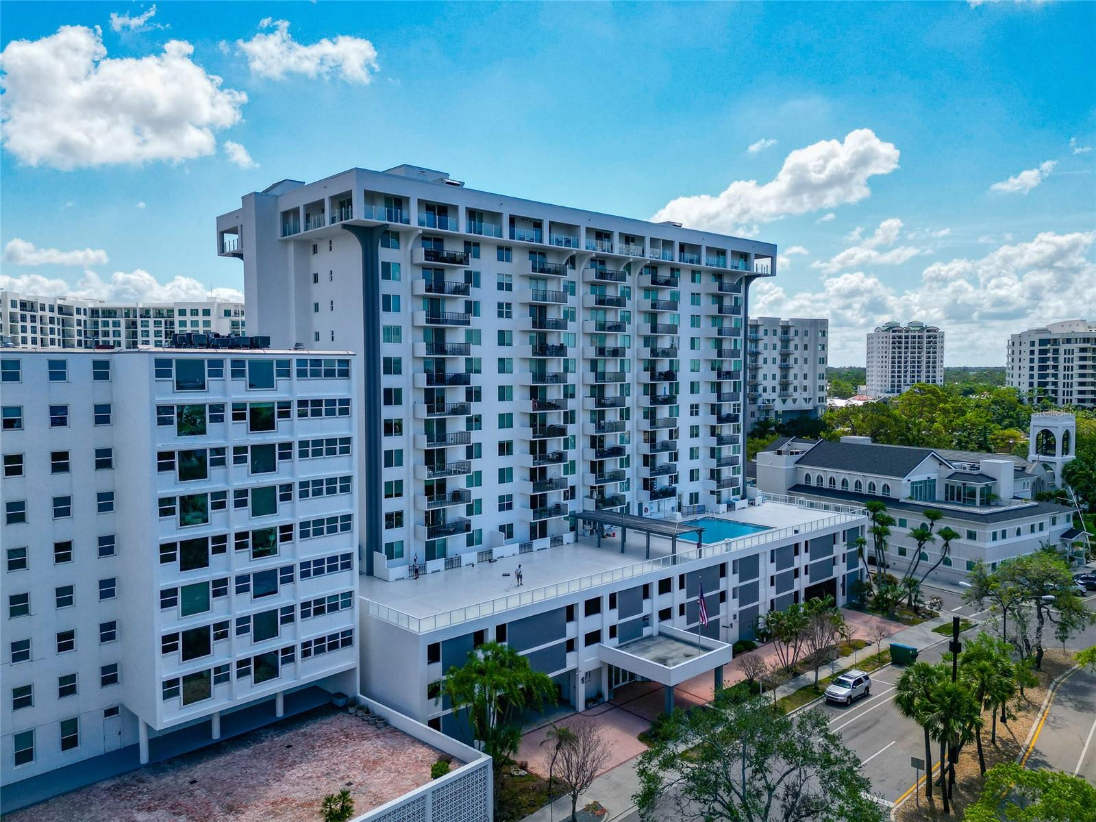 DOLPHIN TOWER - Residential