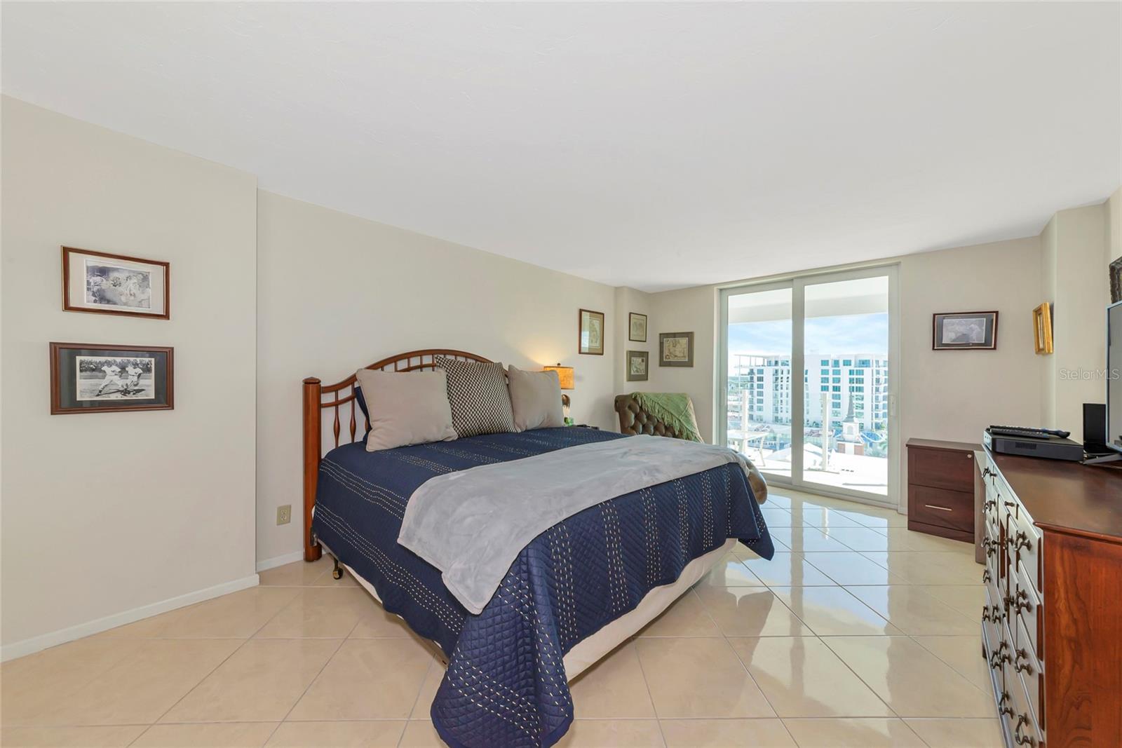 DOLPHIN TOWER - Residential