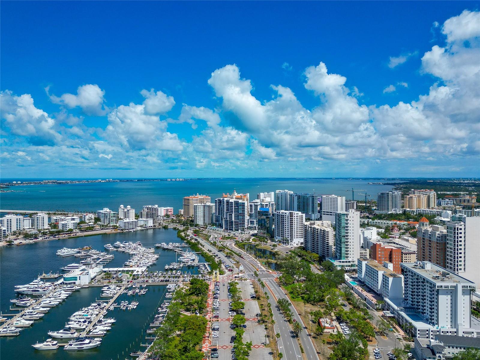 DOLPHIN TOWER - Residential