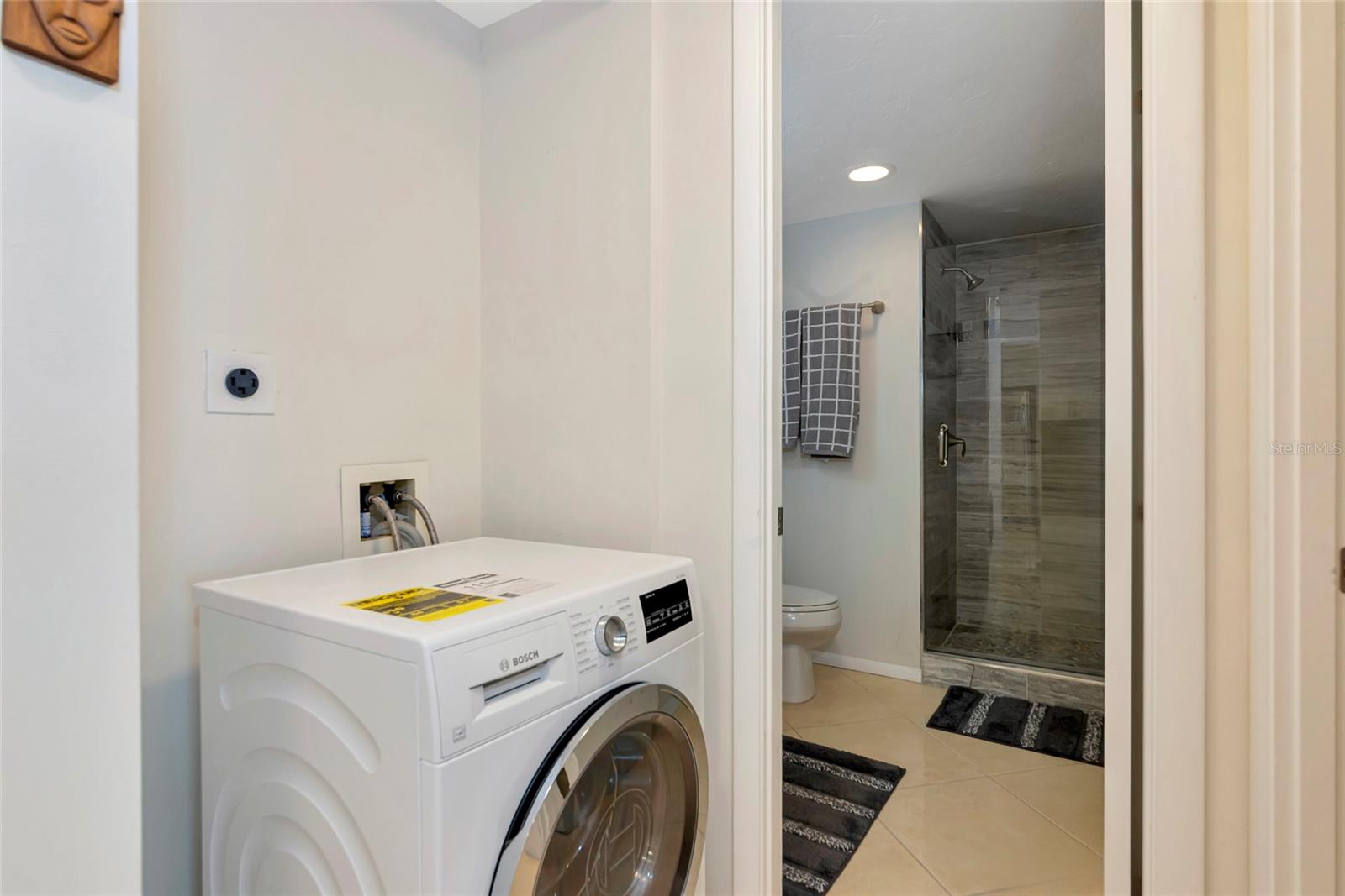 DOLPHIN TOWER - Residential