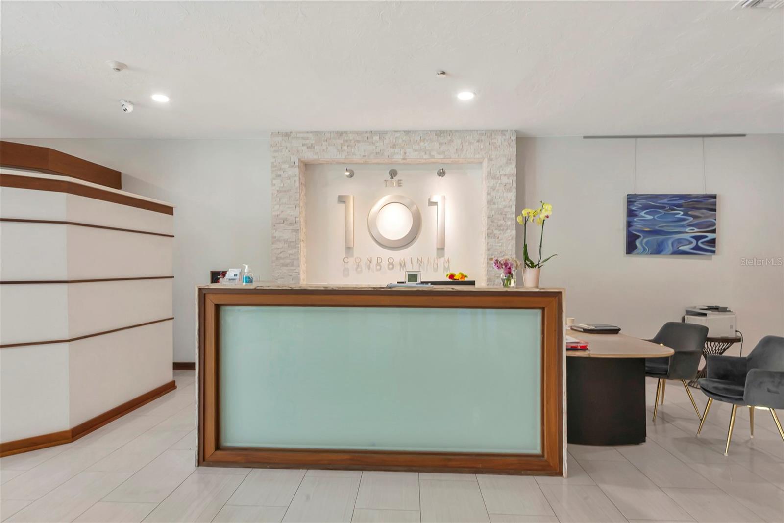 DOLPHIN TOWER - Residential