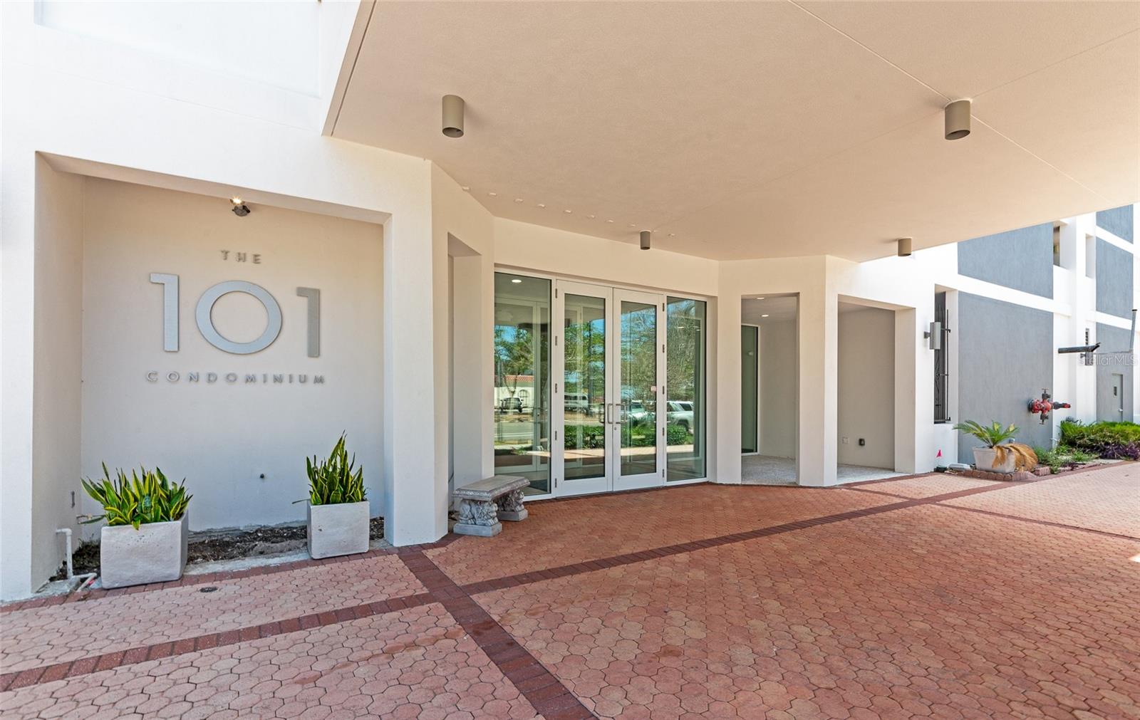 DOLPHIN TOWER - Residential