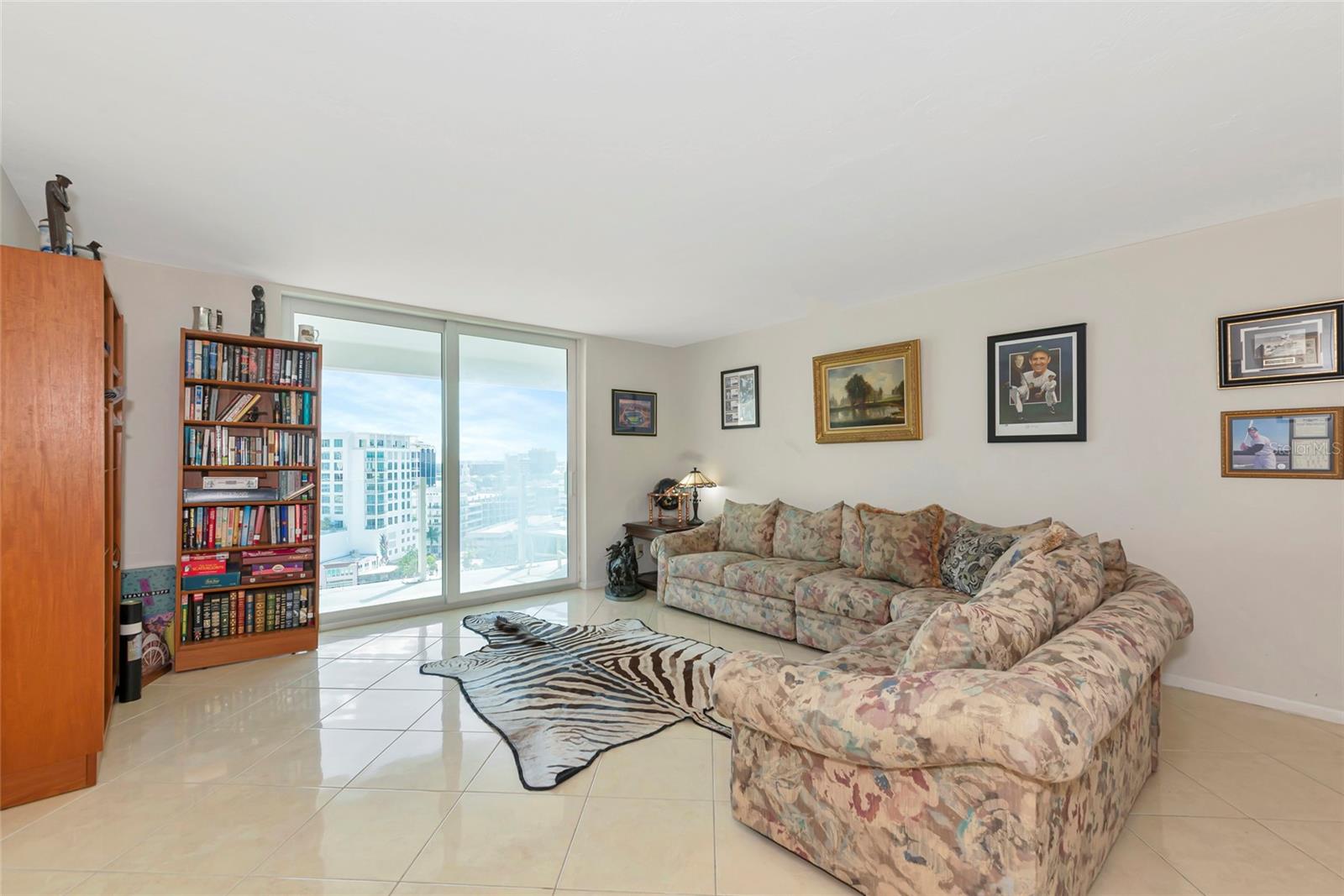 DOLPHIN TOWER - Residential